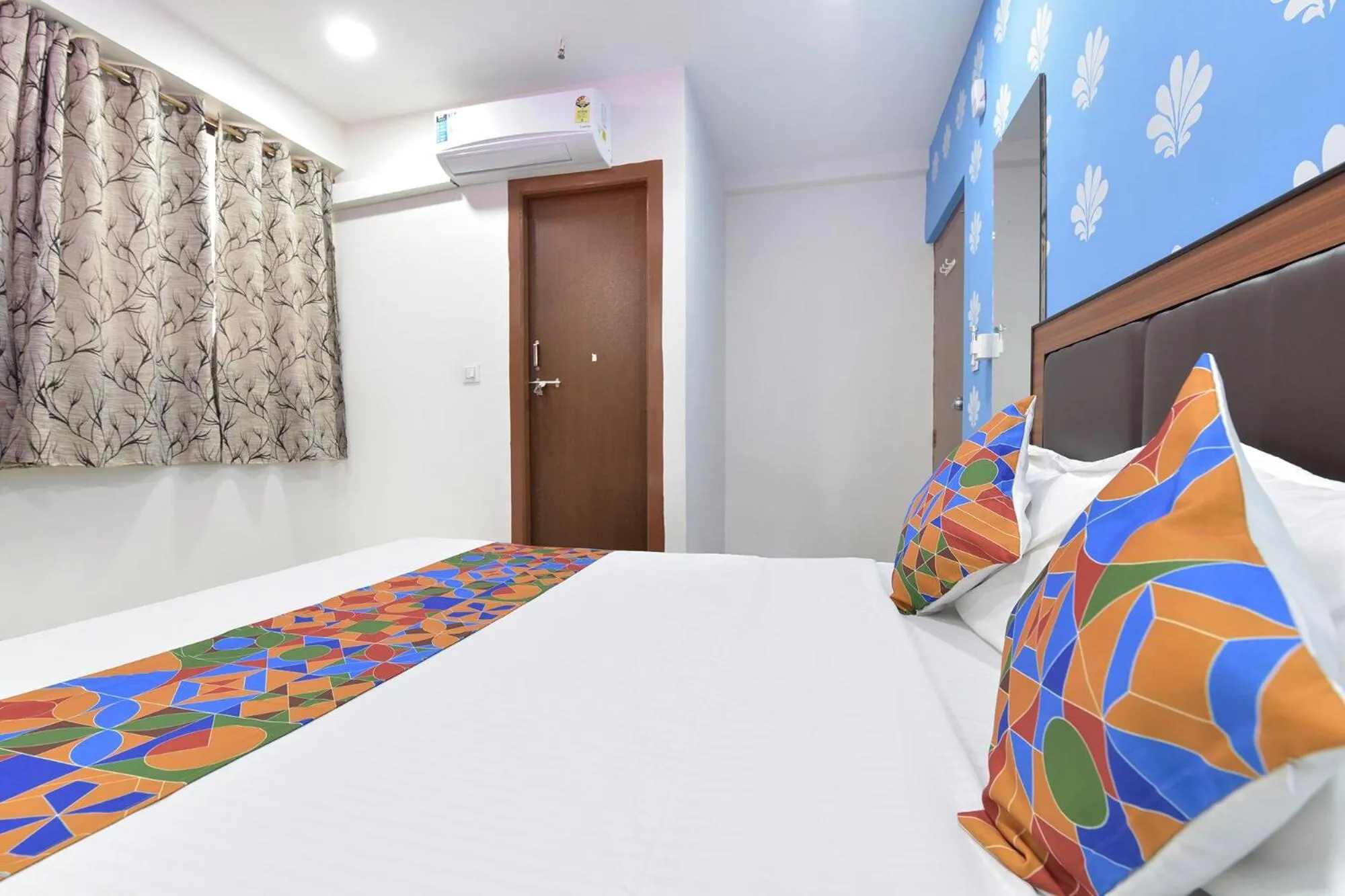 Bed in FabHotel Green Park - Nr Geeta Mandir
