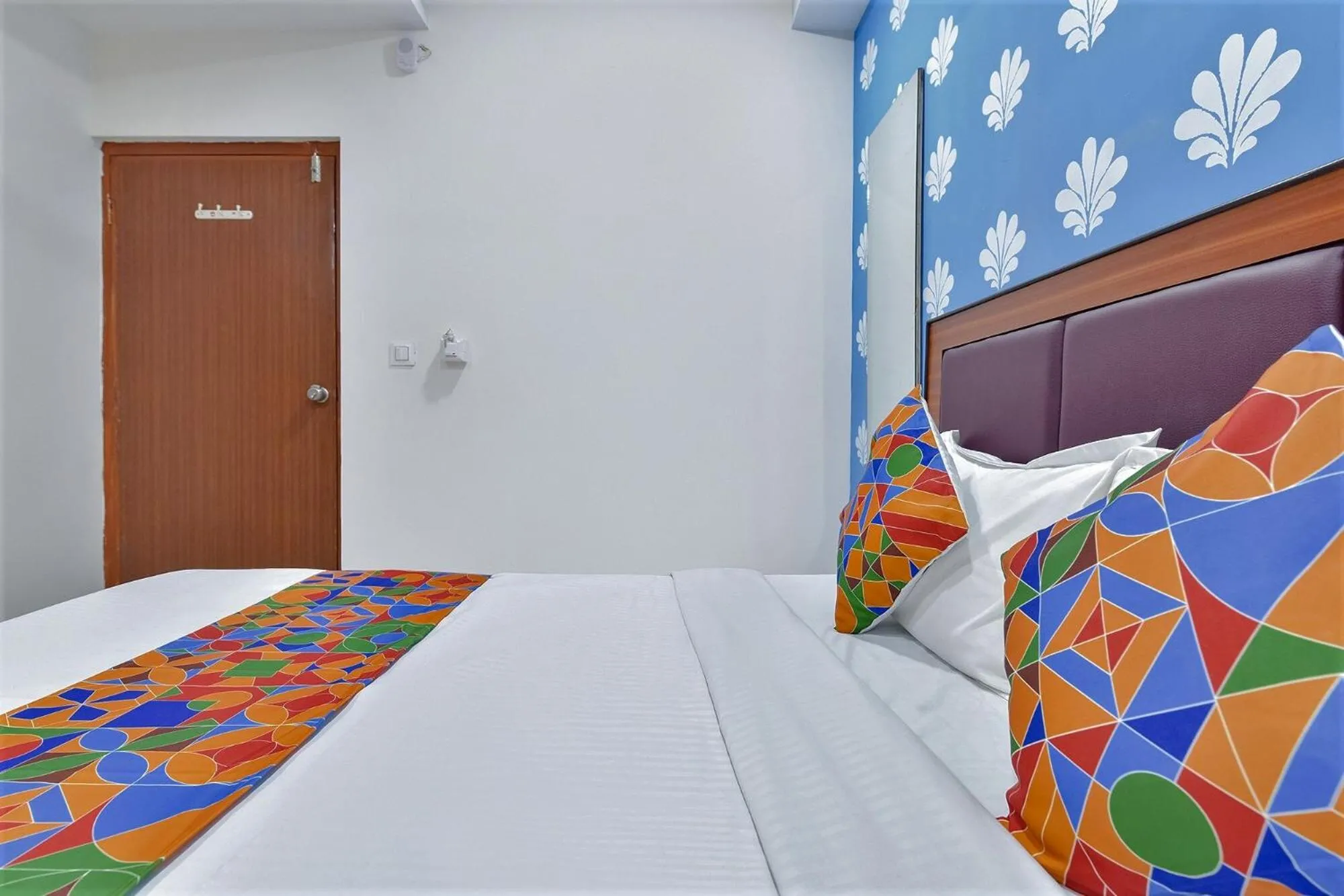 Bed in FabHotel Green Park - Nr Geeta Mandir