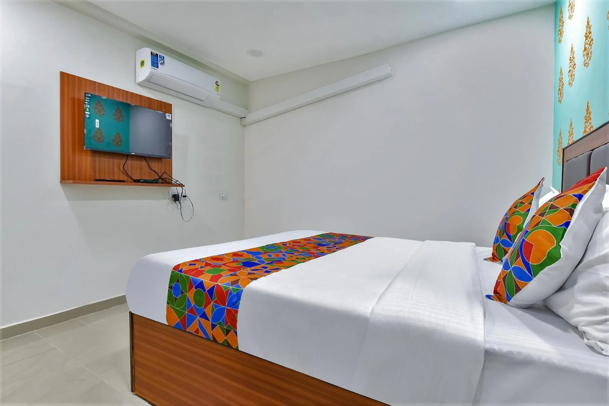 Bed in FabHotel Green Park - Nr Geeta Mandir
