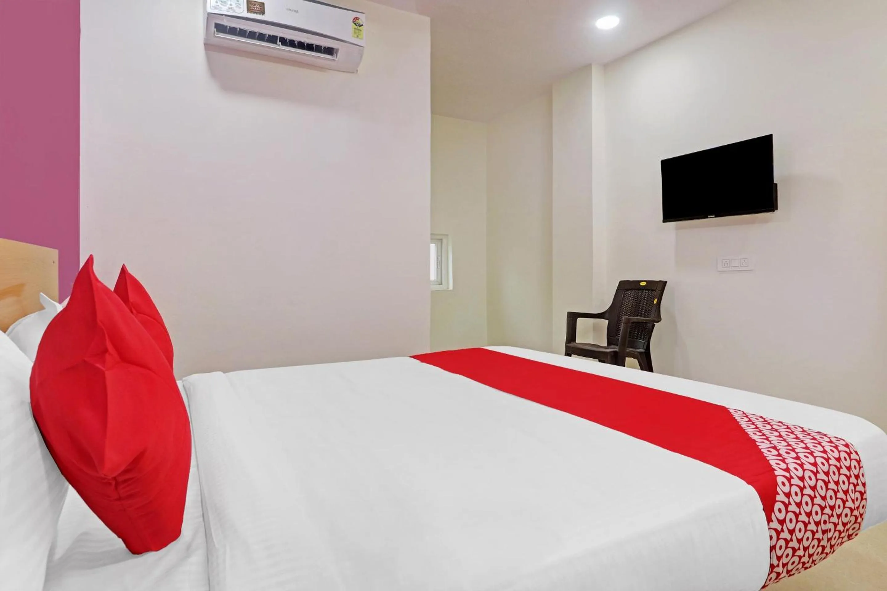 Bedroom, Bed in Super Hotel O Langar Houz Near Golconda Fort