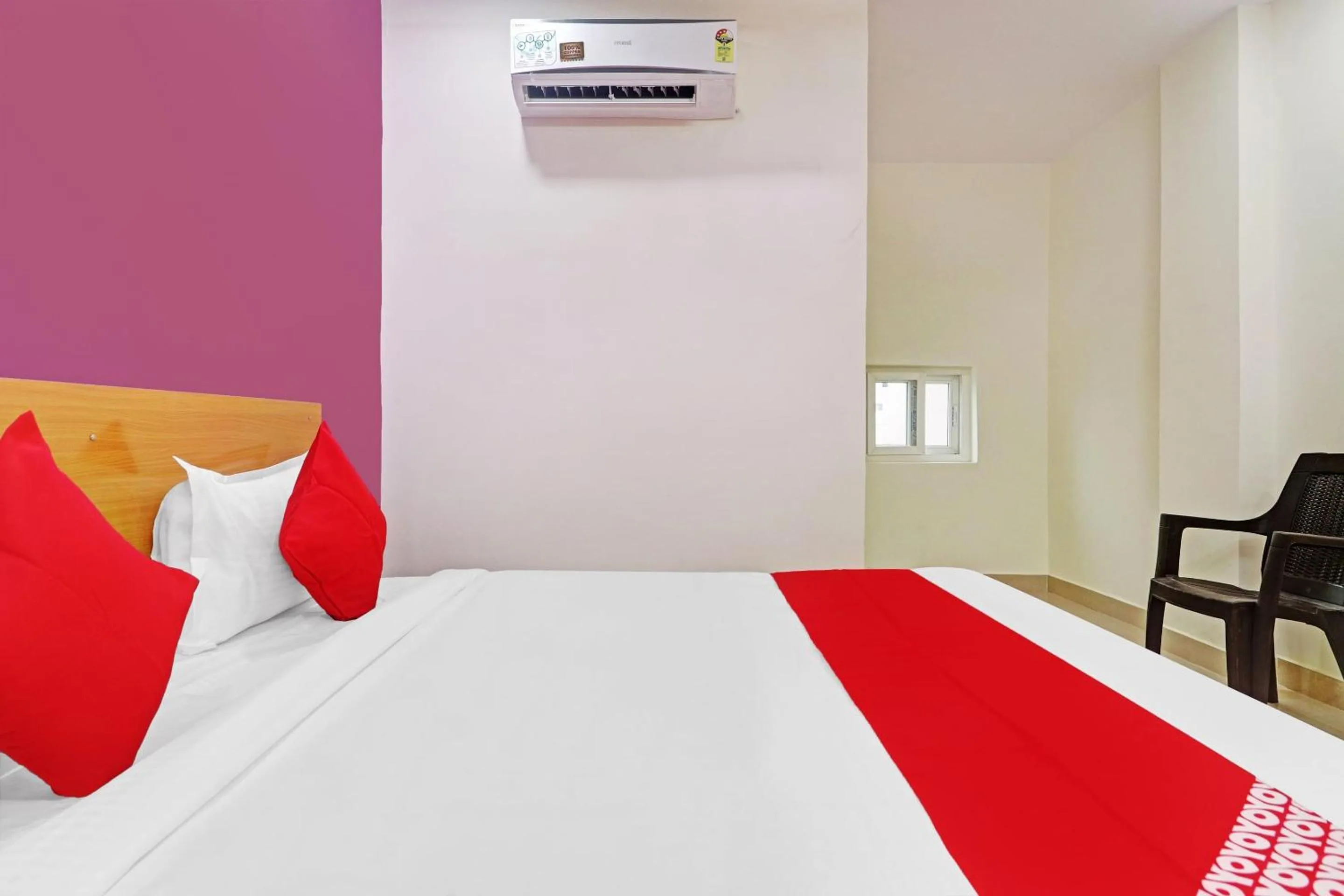 Bedroom, Bed in Super Hotel O Langar Houz Near Golconda Fort