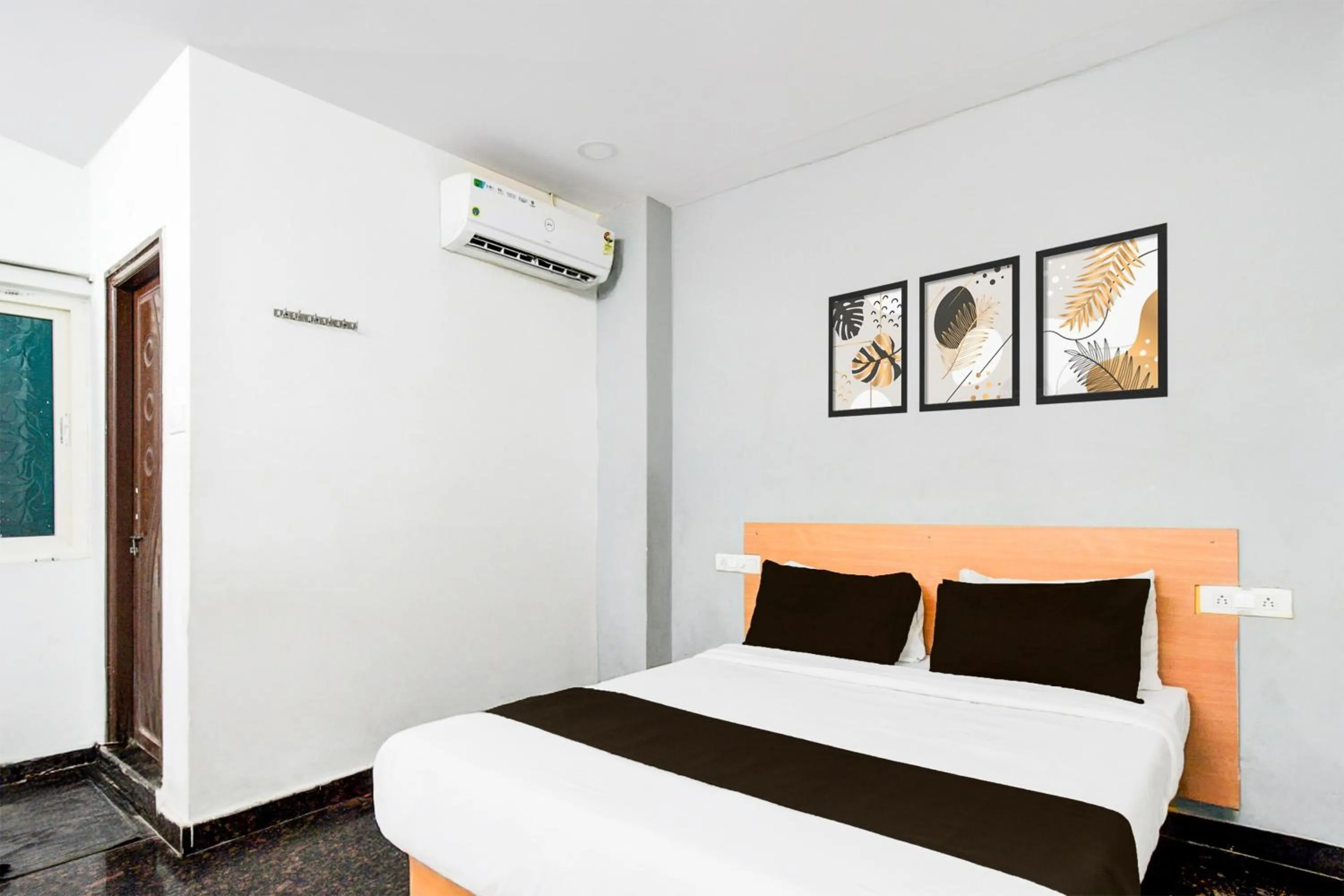 Bedroom, Bed in Super Hotel O Malkajgiri