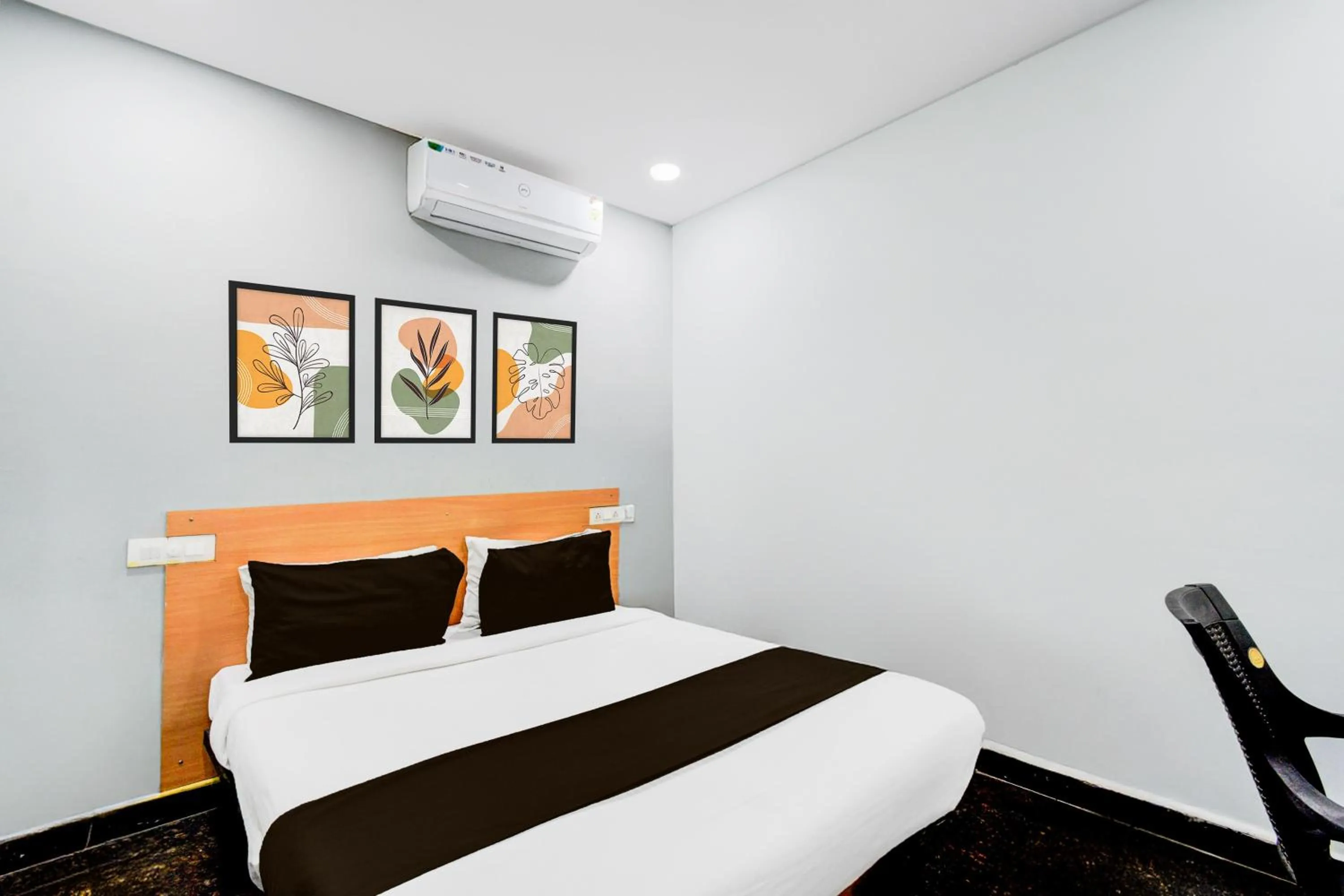 Bedroom, Bed in Super Hotel O Malkajgiri