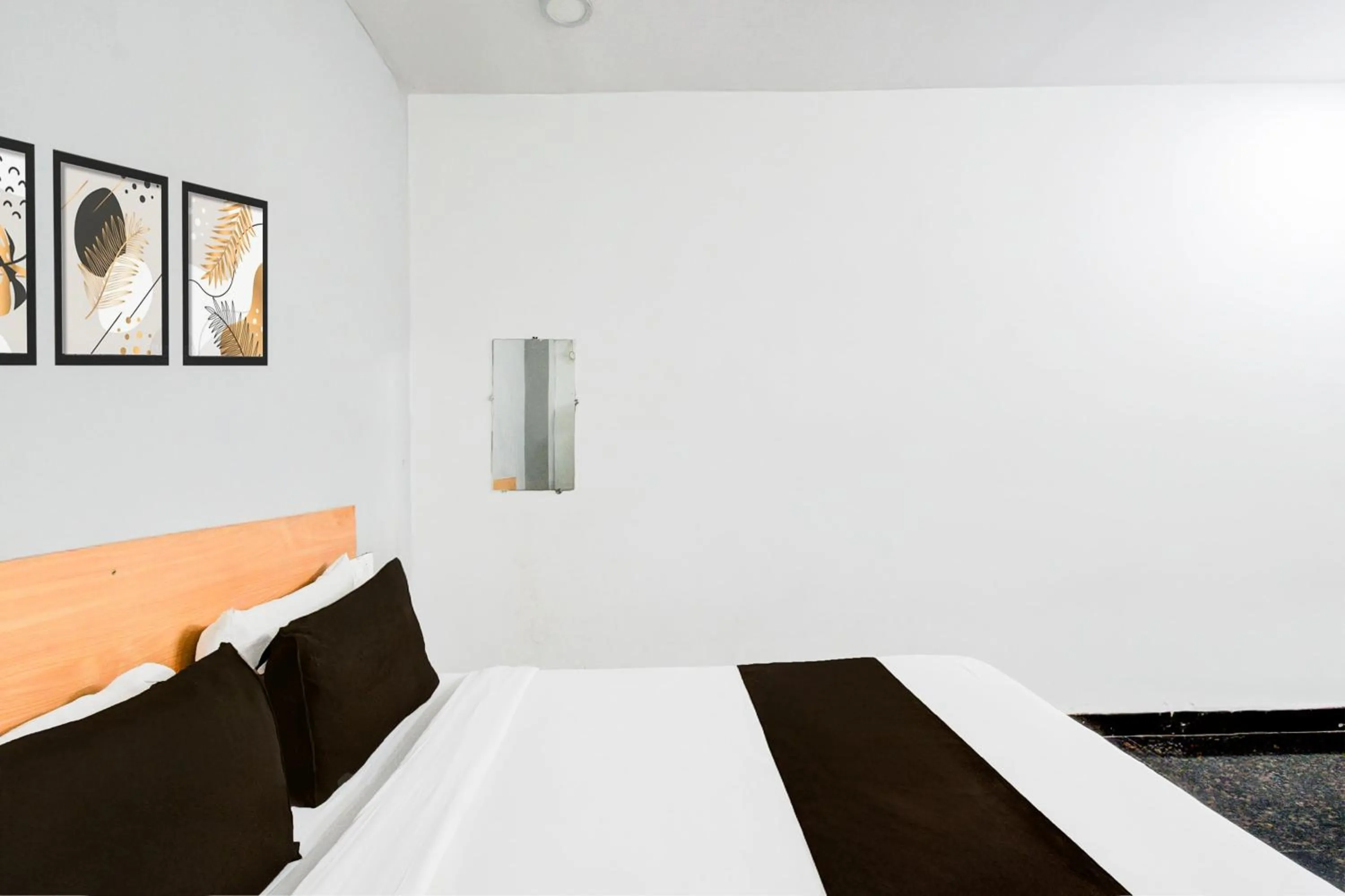 Bedroom, Bed in Super Hotel O Malkajgiri