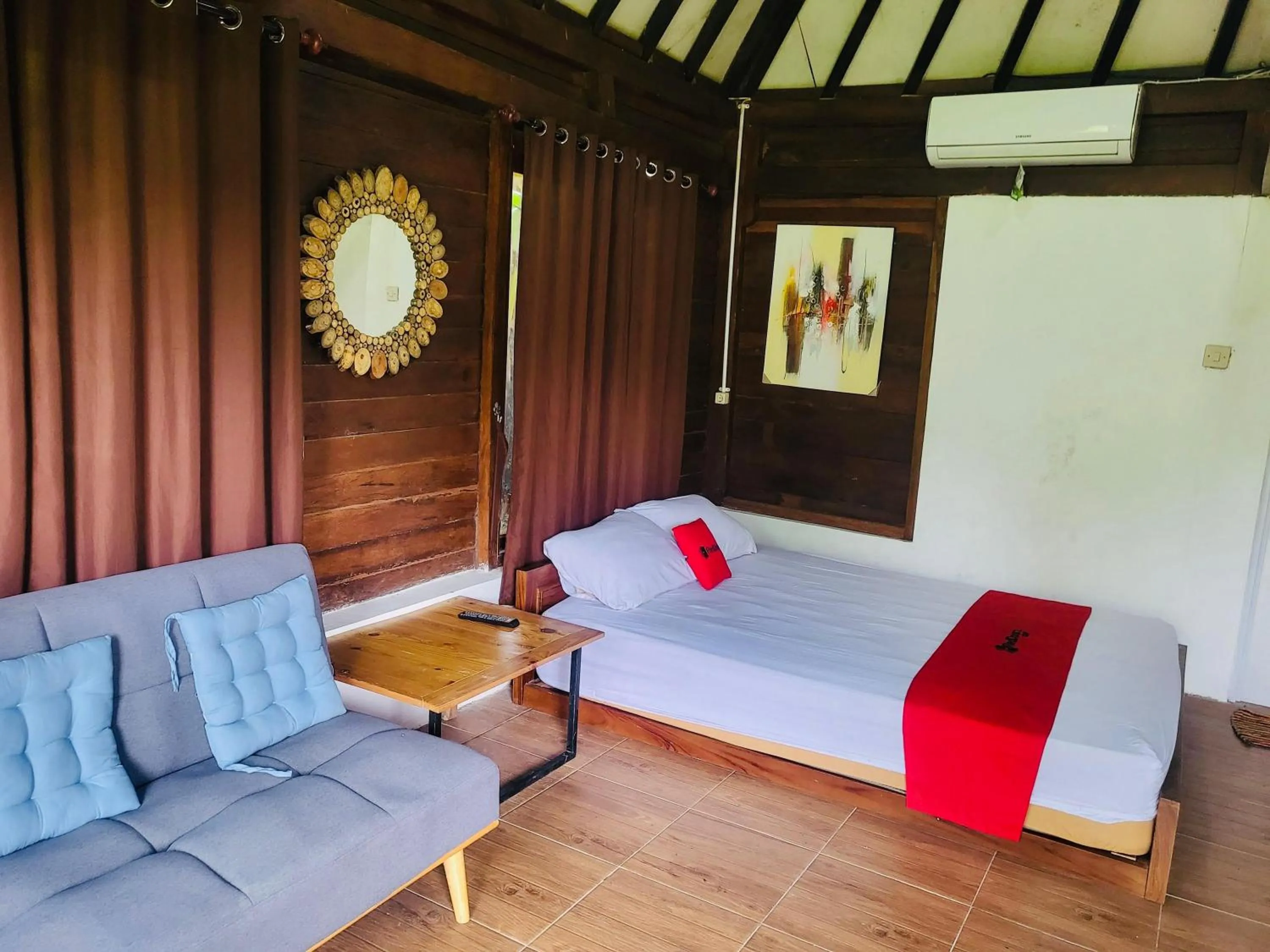 Bedroom, Bed in RedDoorz Syariah Near Wisata Durensewu Pandaan