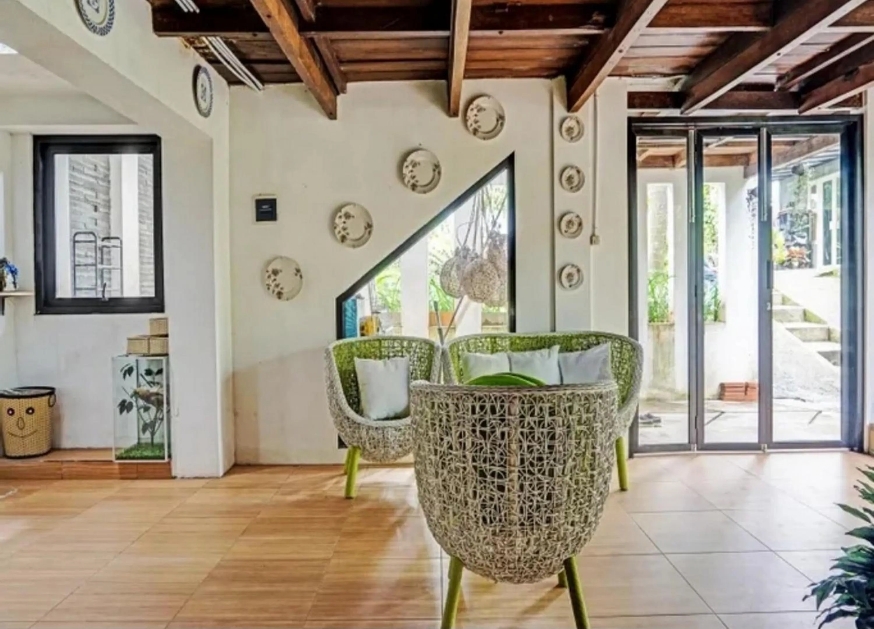 Lobby or reception in RedDoorz Syariah Near Wisata Durensewu Pandaan