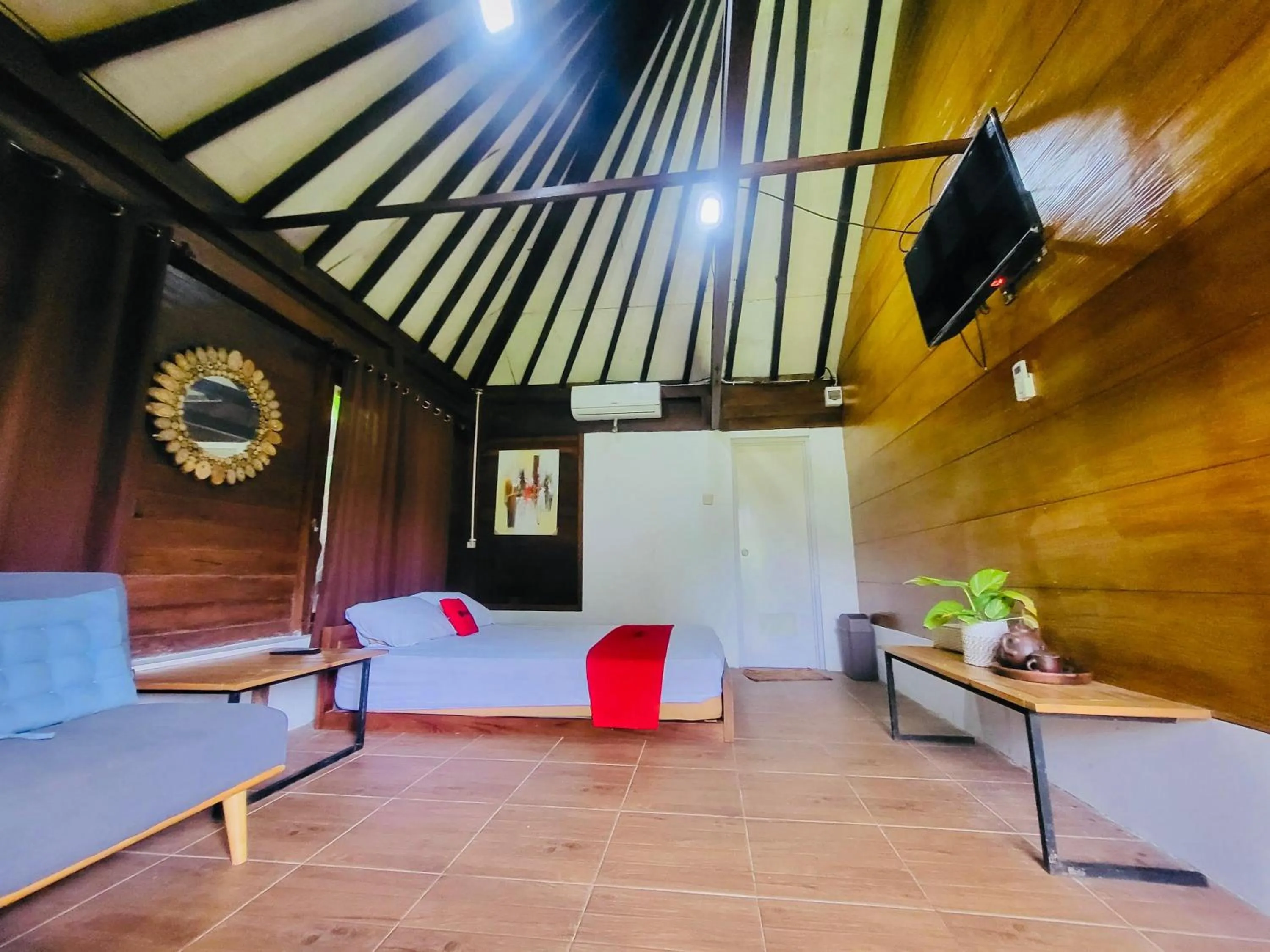 Bedroom in RedDoorz Syariah Near Wisata Durensewu Pandaan