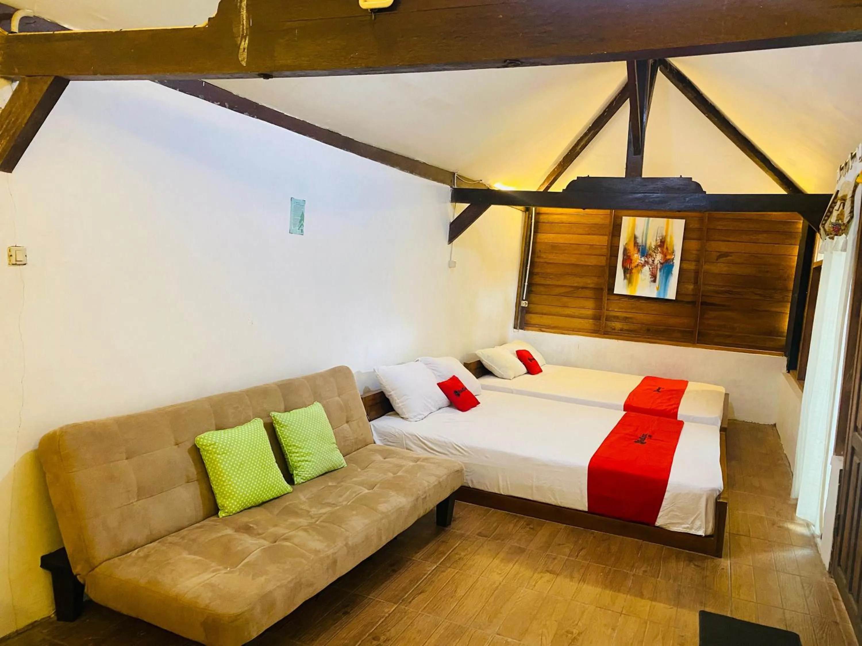 Bedroom, Bed in RedDoorz Syariah Near Wisata Durensewu Pandaan