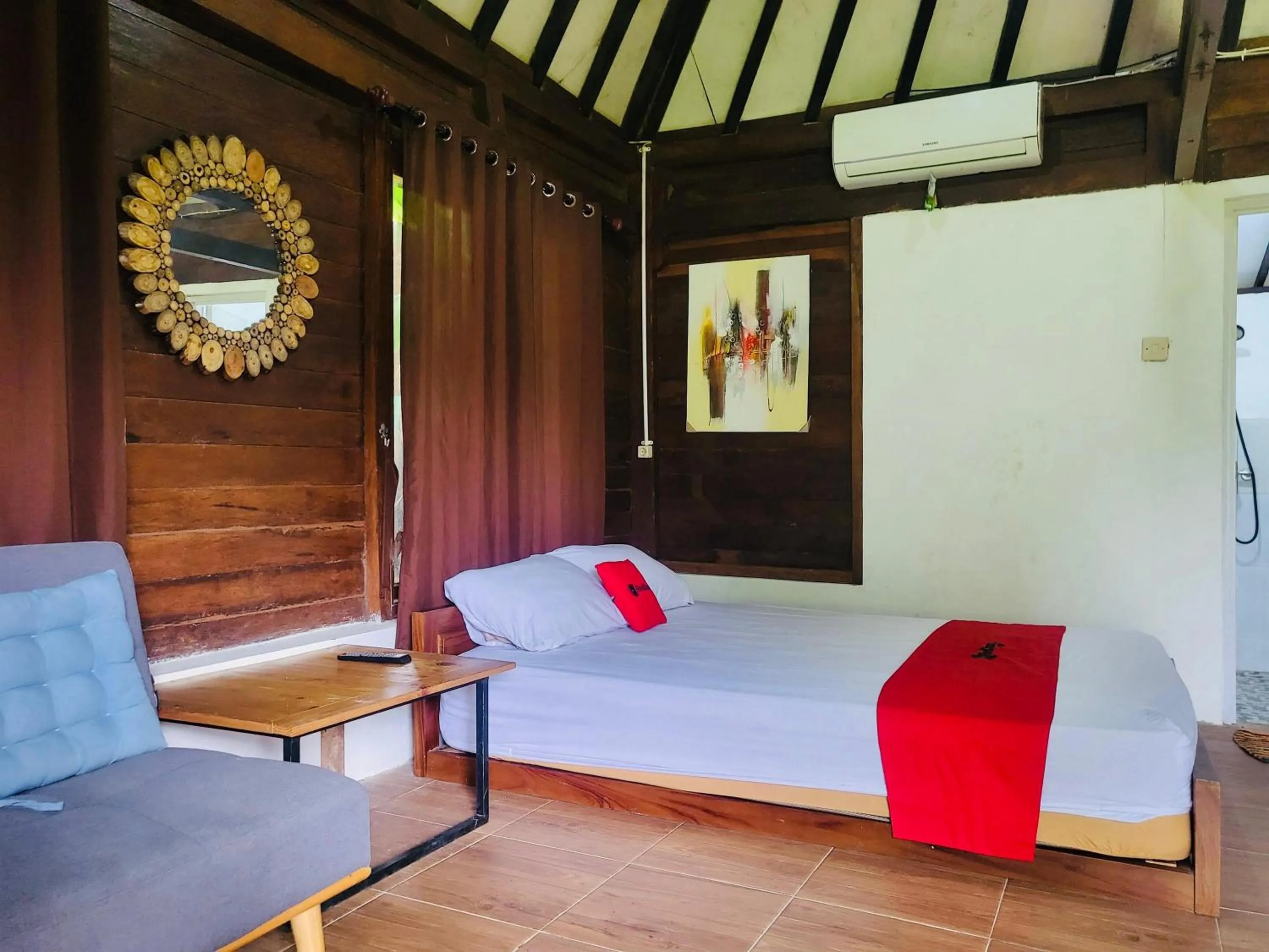 Bedroom, Bed in RedDoorz Syariah Near Wisata Durensewu Pandaan