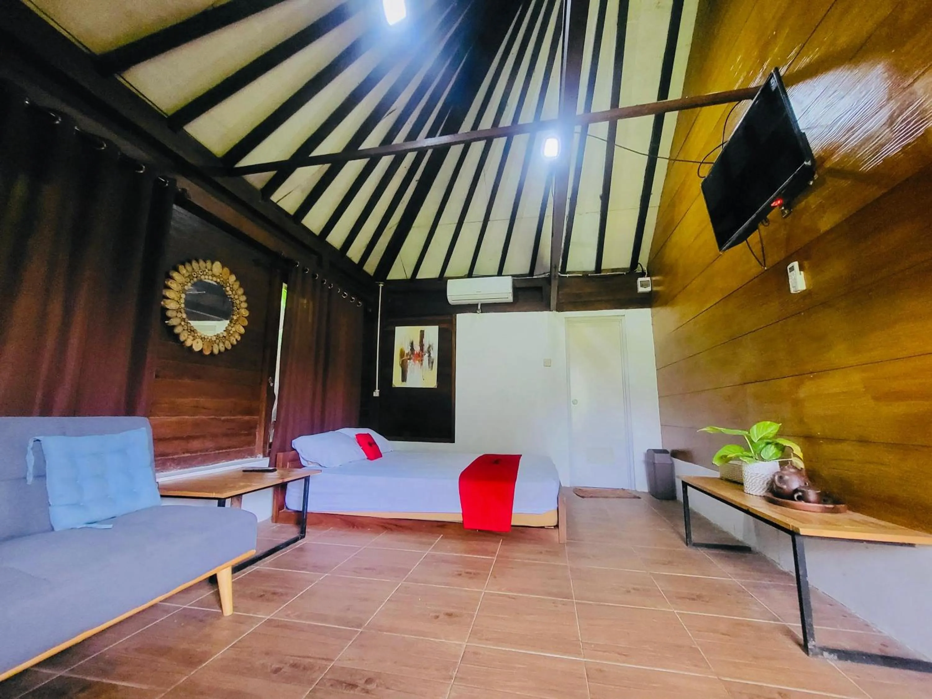 Bedroom in RedDoorz Syariah Near Wisata Durensewu Pandaan