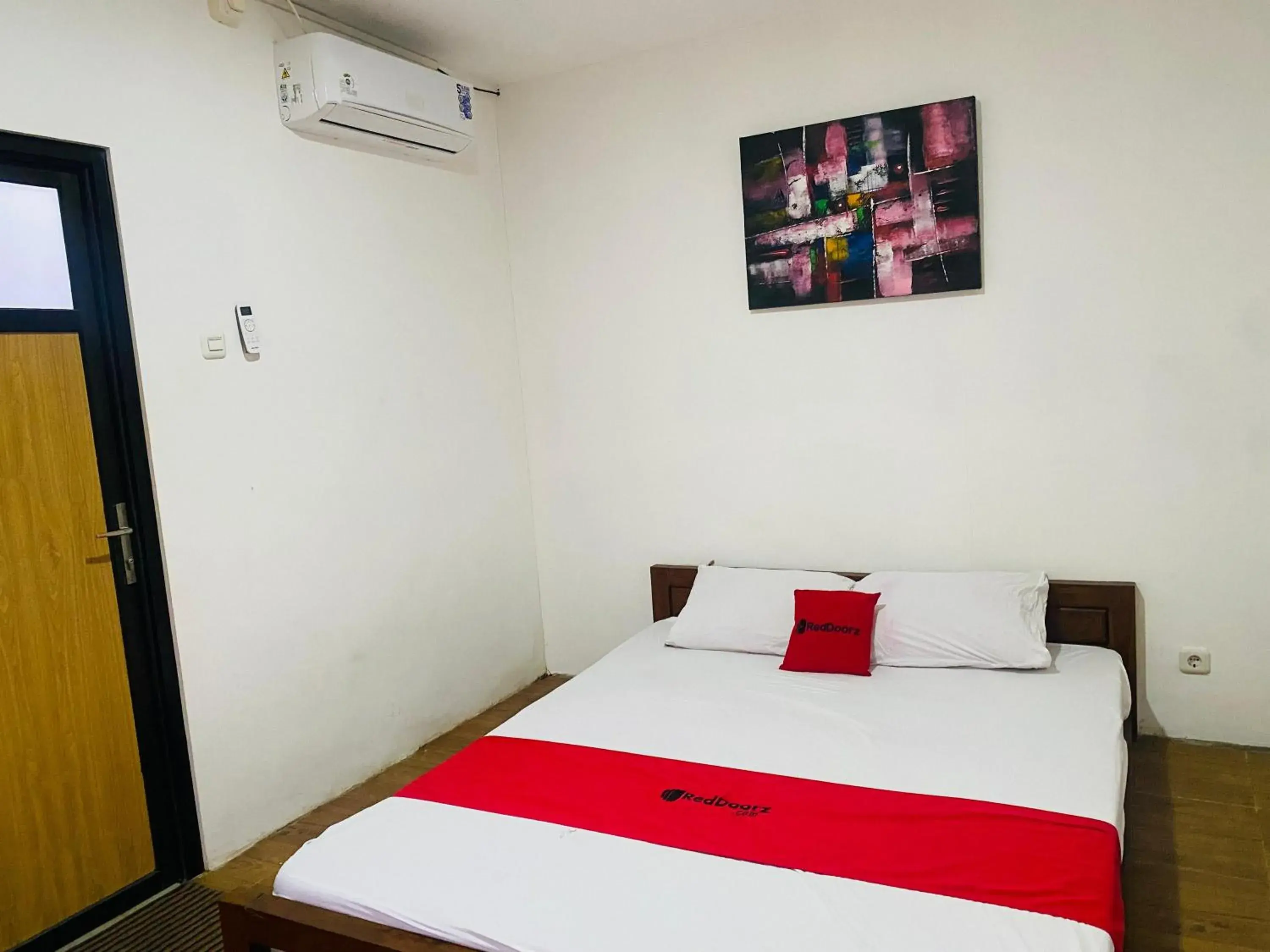 Bedroom, Bed in RedDoorz Syariah Near Wisata Durensewu Pandaan Bedroom, Bed in RedDoorz Syariah Near Wisata Durensewu Pandaan