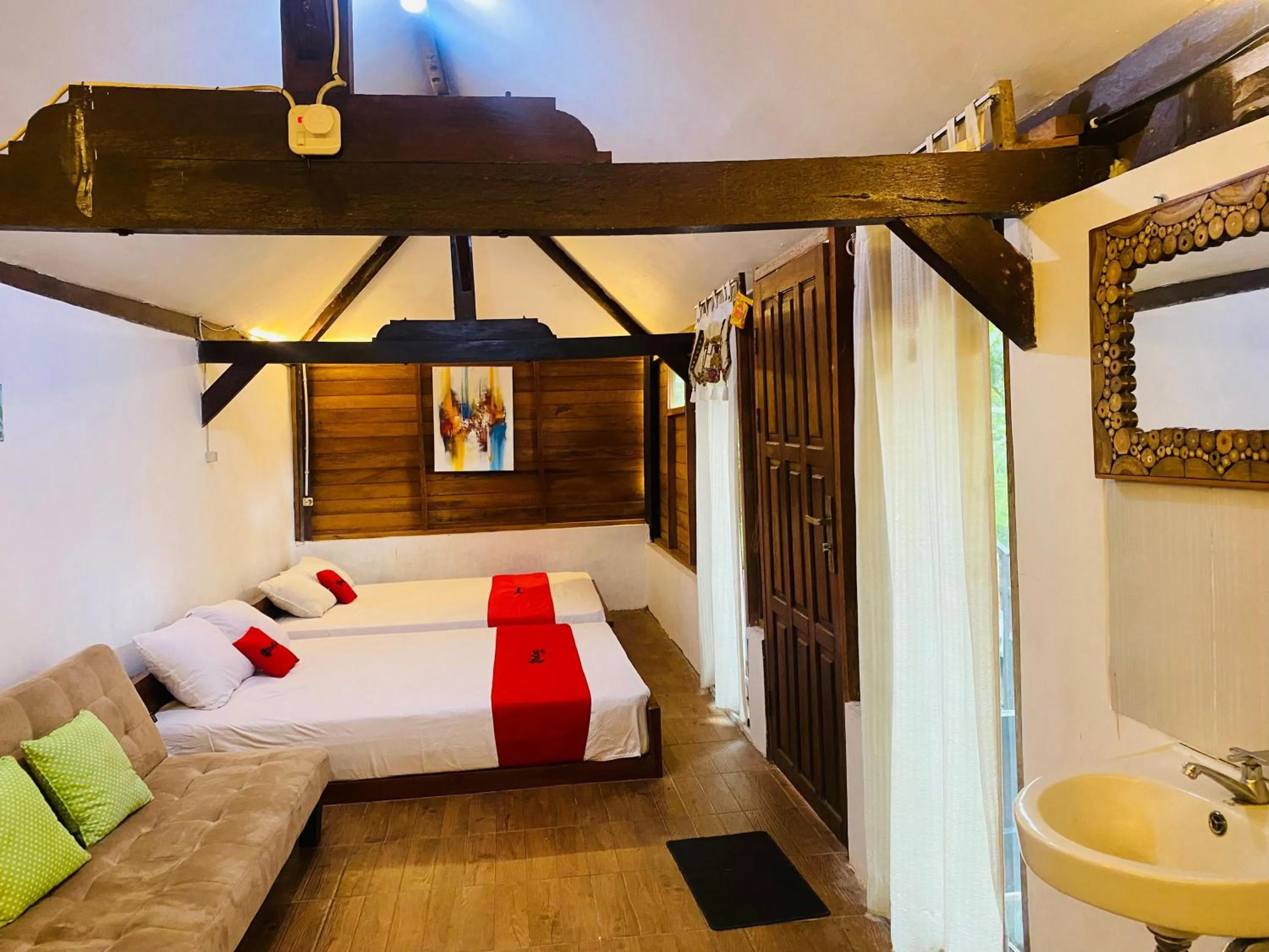 Bedroom, Bed in RedDoorz Syariah Near Wisata Durensewu Pandaan