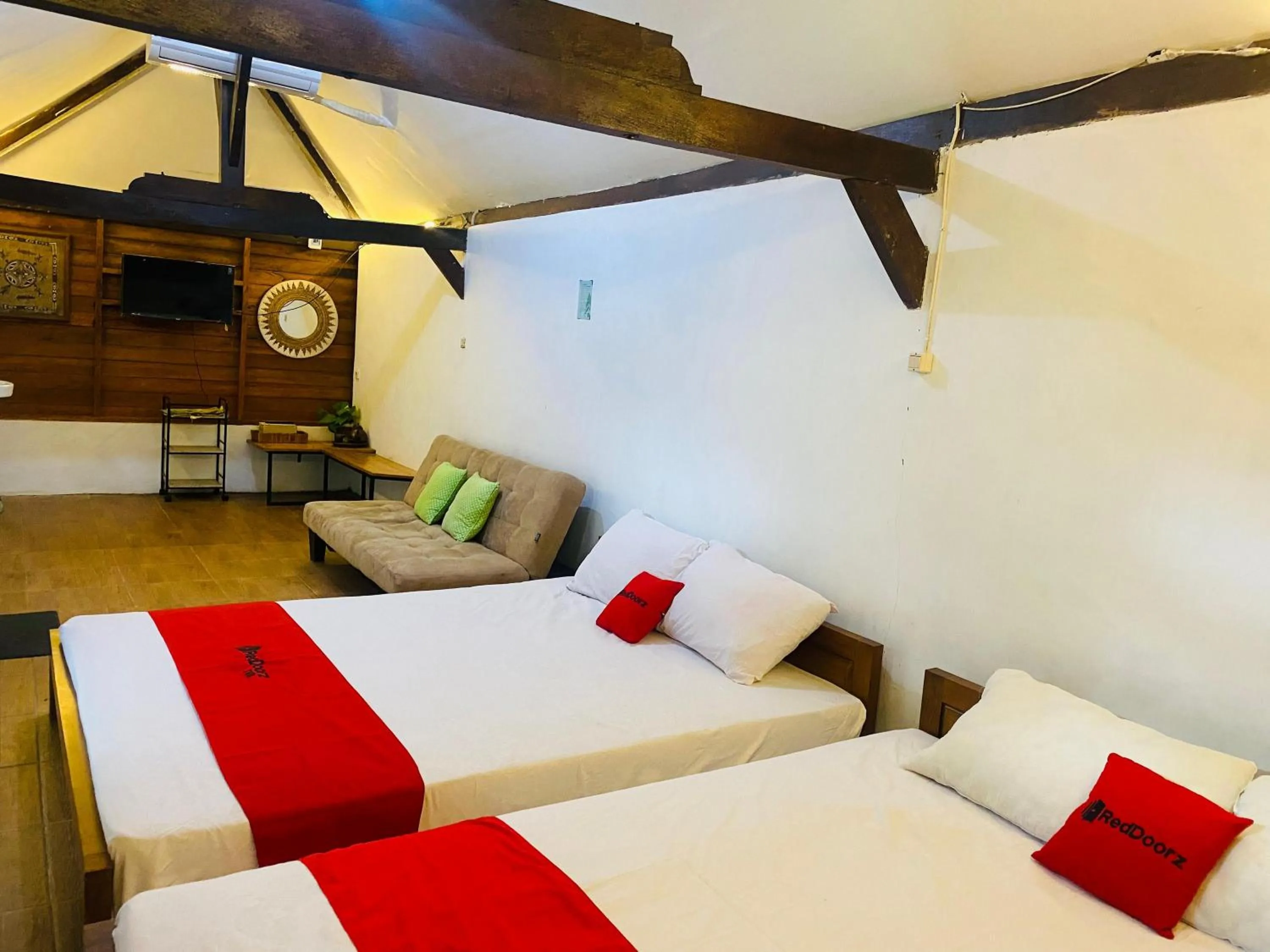 Bedroom, Bed in RedDoorz Syariah Near Wisata Durensewu Pandaan