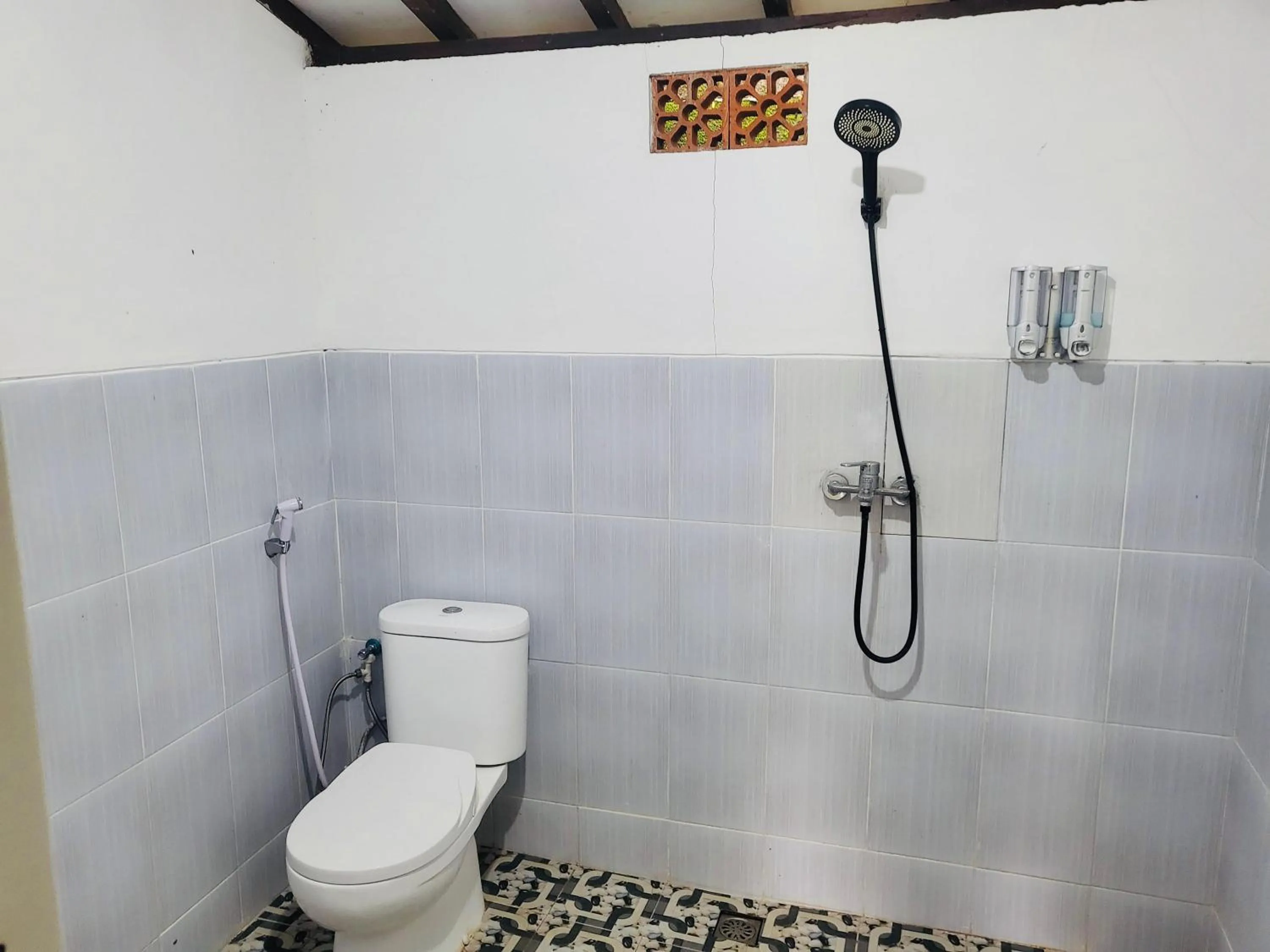 Bathroom in RedDoorz Syariah Near Wisata Durensewu Pandaan