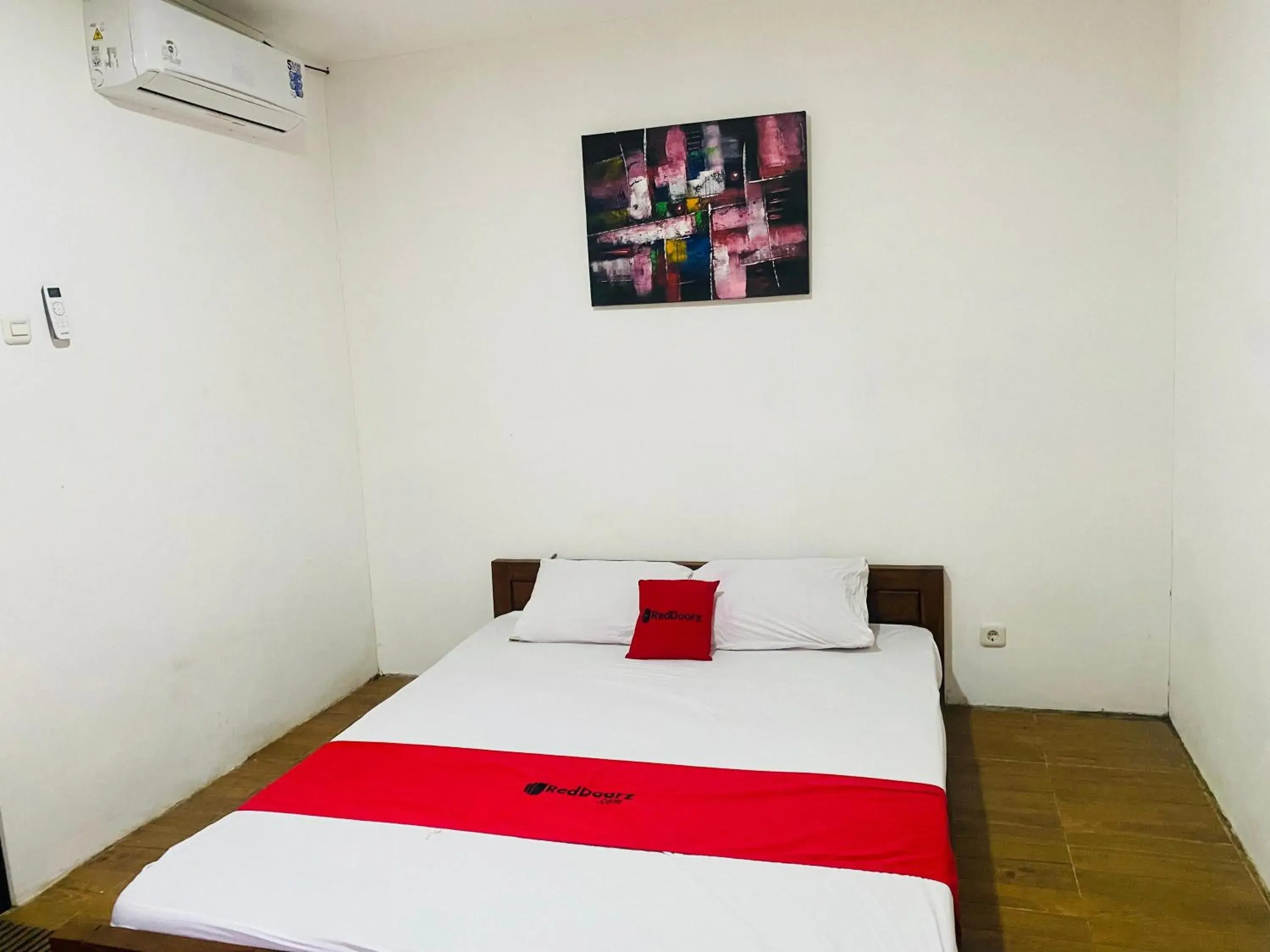 Bedroom, Bed in RedDoorz Syariah Near Wisata Durensewu Pandaan Bedroom, Bed in RedDoorz Syariah Near Wisata Durensewu Pandaan