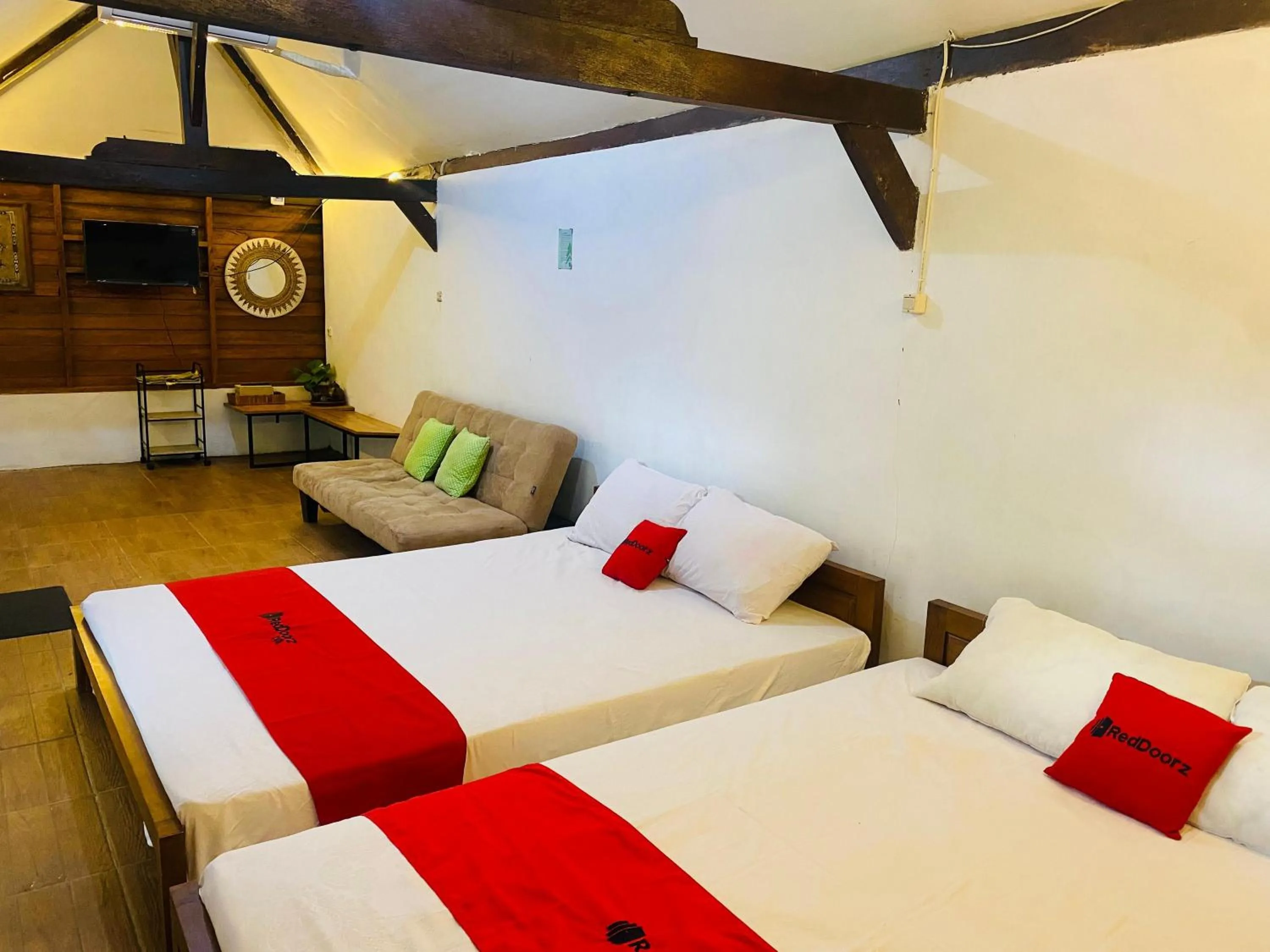 Bedroom, Bed in RedDoorz Syariah Near Wisata Durensewu Pandaan