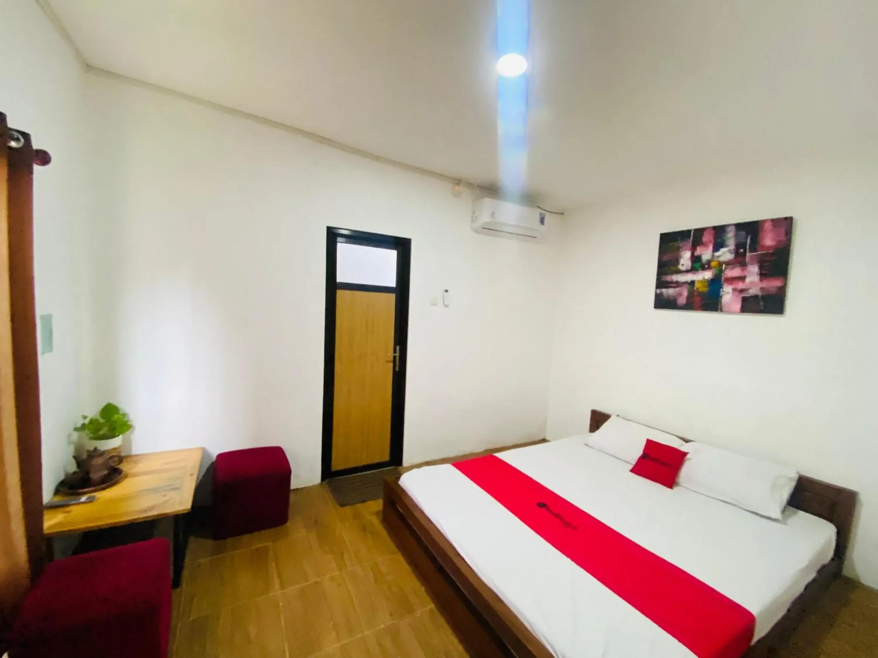 Bedroom, Bed in RedDoorz Syariah Near Wisata Durensewu Pandaan Bedroom, Bed in RedDoorz Syariah Near Wisata Durensewu Pandaan