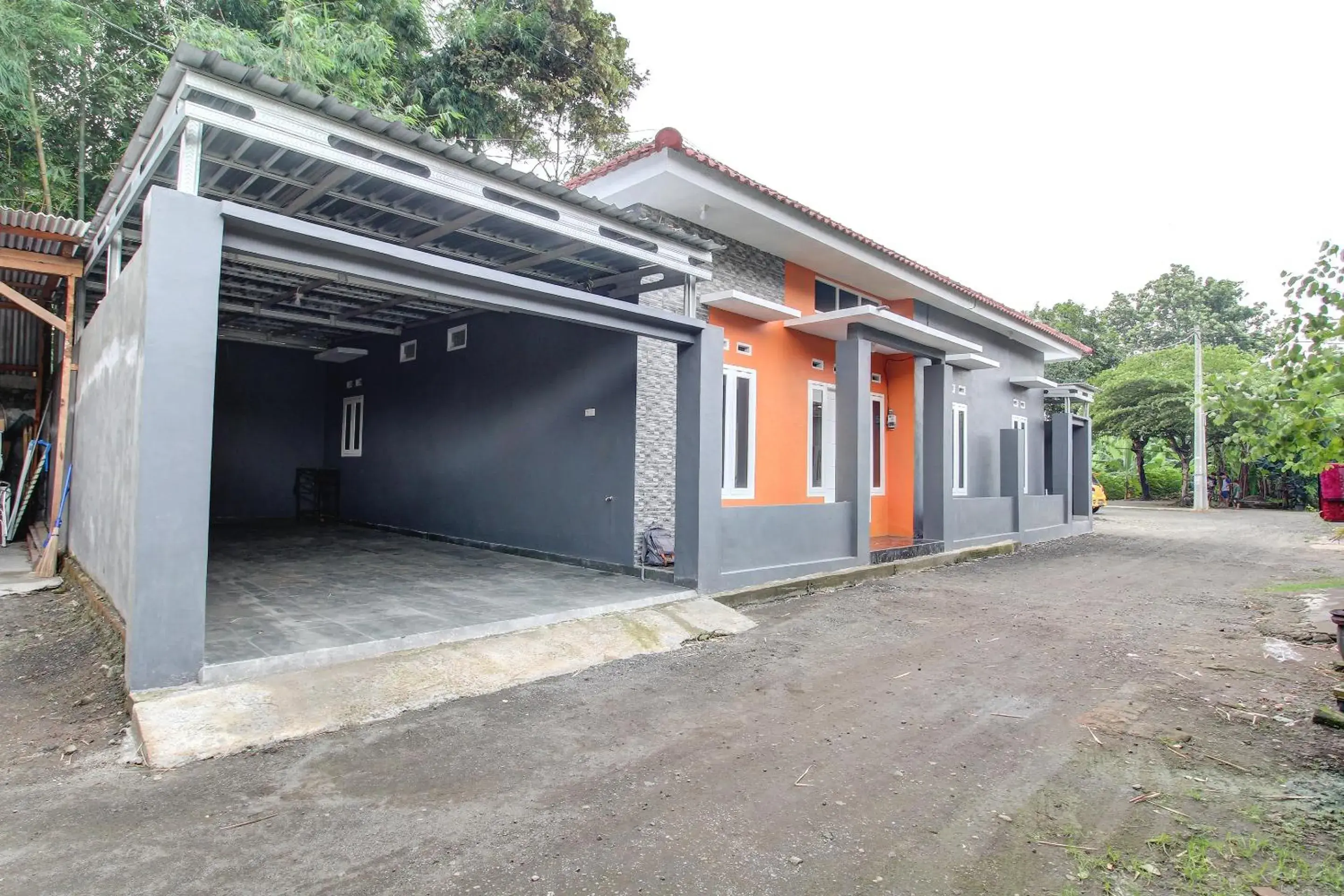 Property building in Hotel O Alif House Syariah 2 Property building in Hotel O Alif House Syariah 2