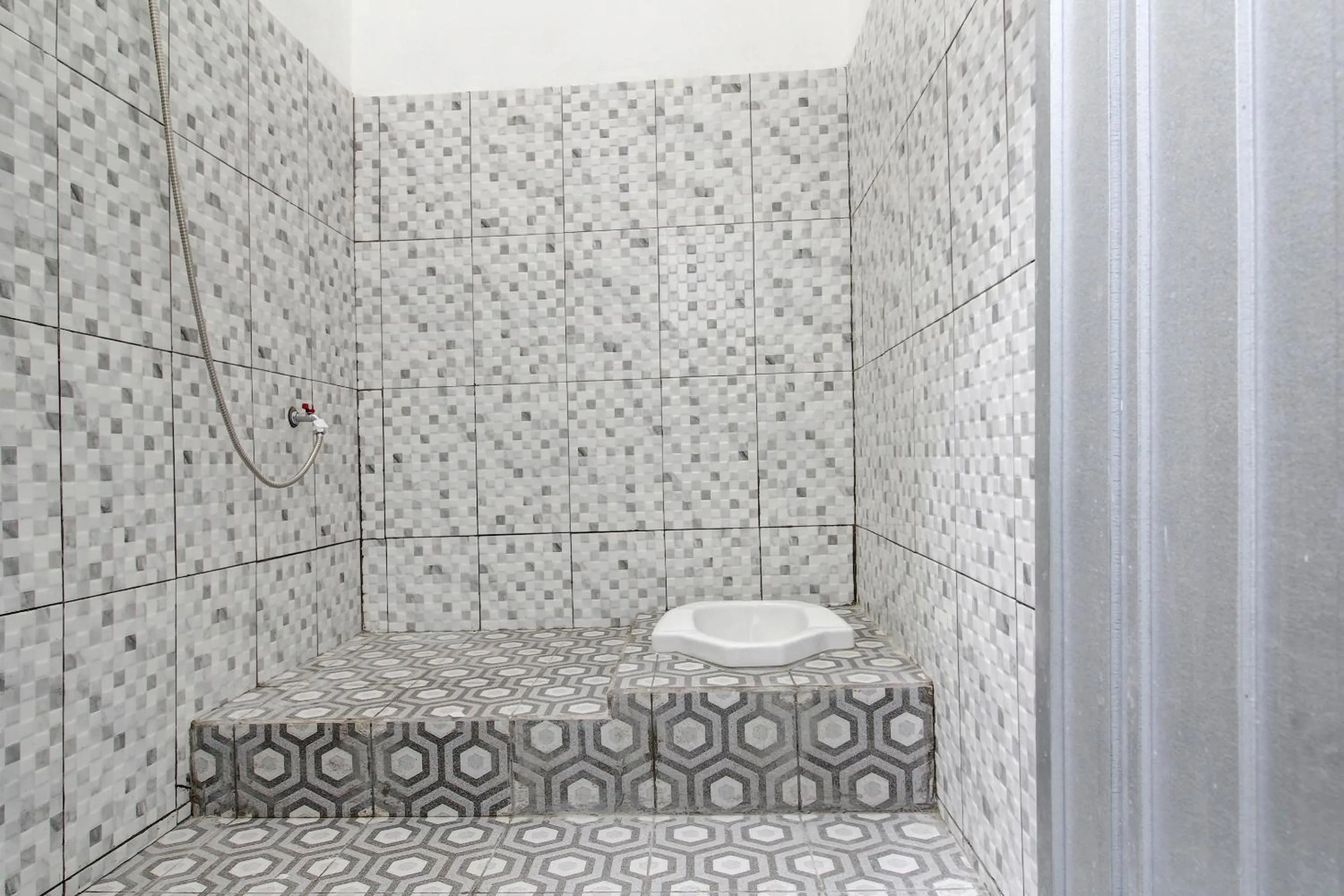 Bathroom in Hotel O Alif House Syariah 2