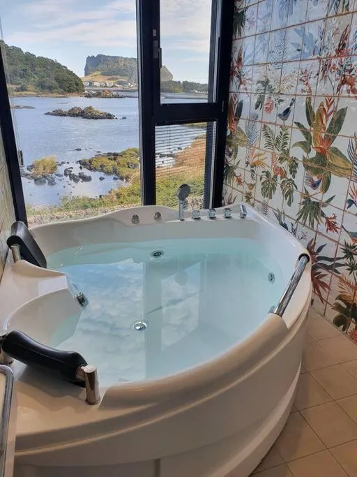 Hot Tub in Luxury Pool Villa, Villecot