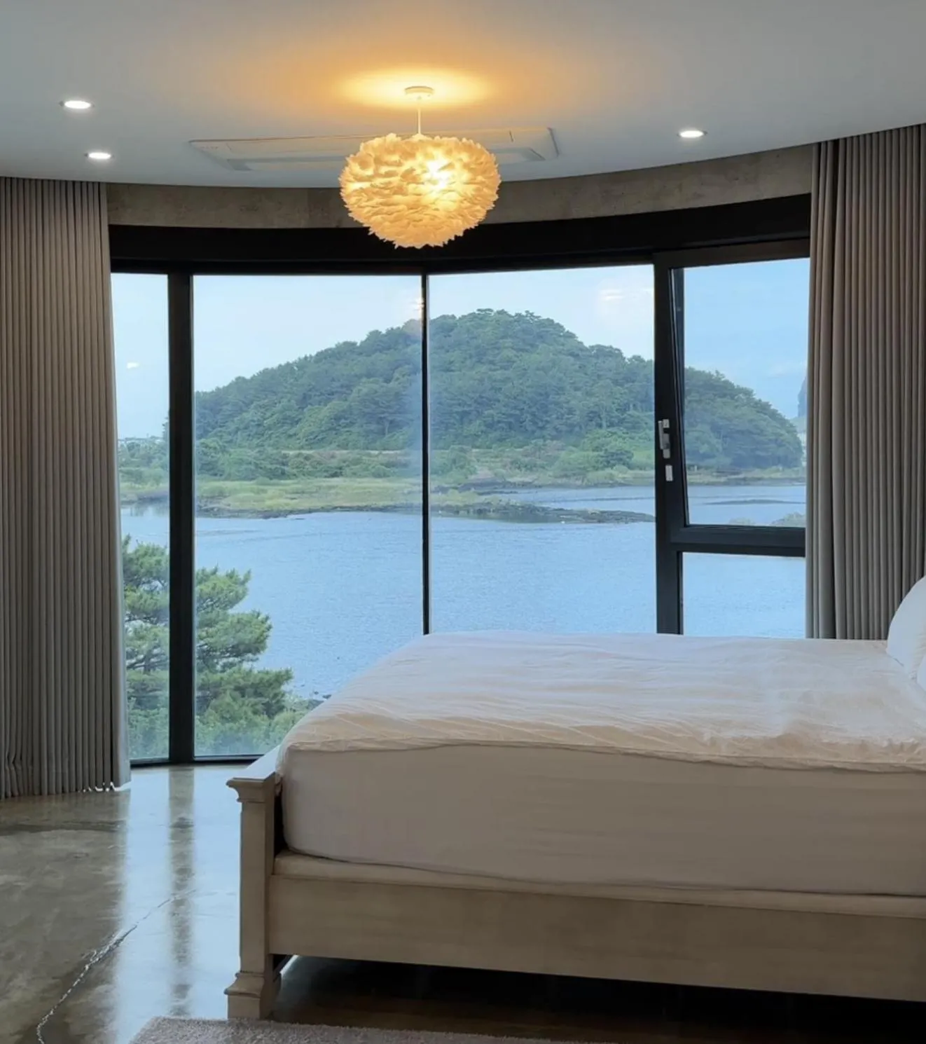 Bed in Luxury Pool Villa, Villecot