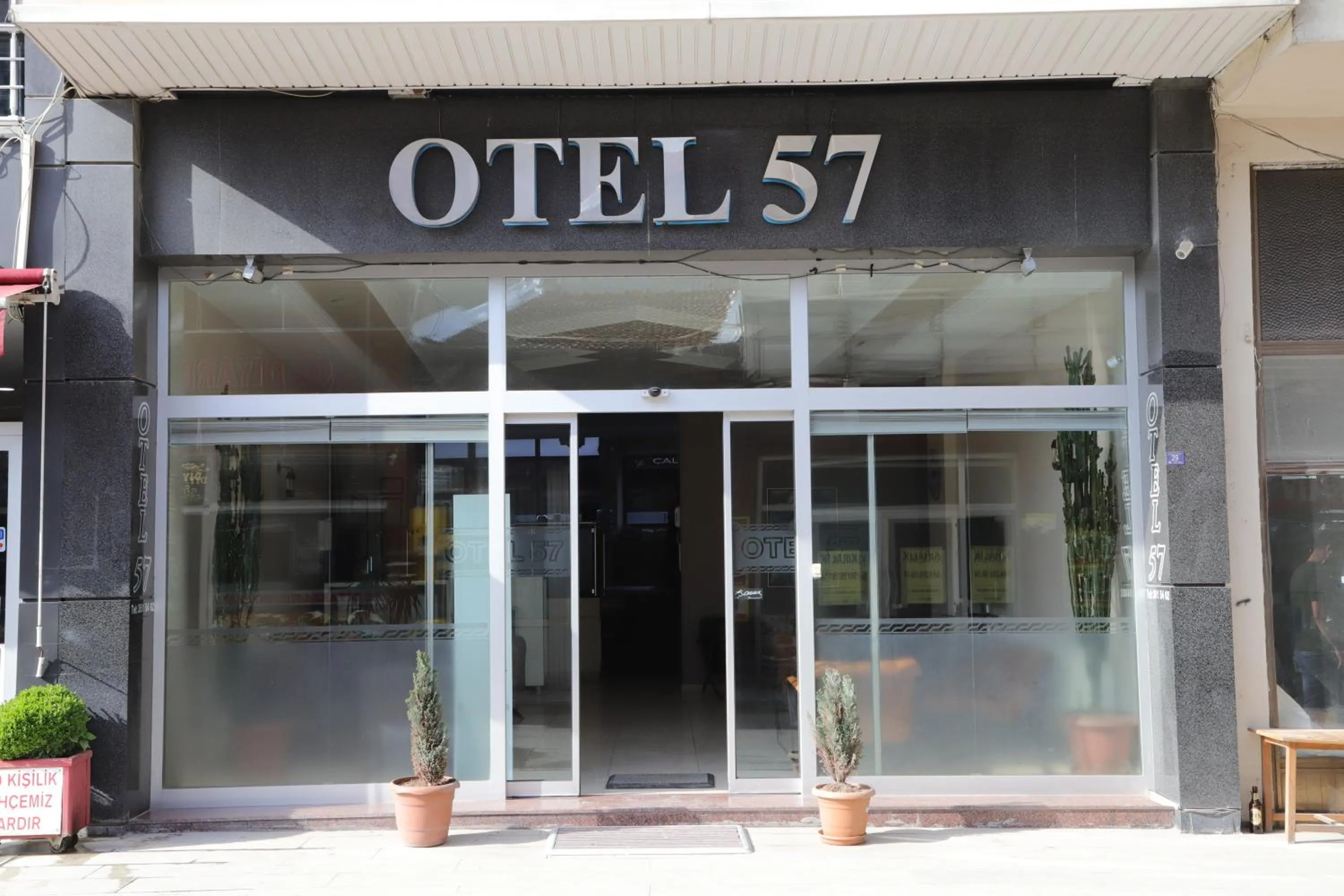 Facade/entrance in Otel 57