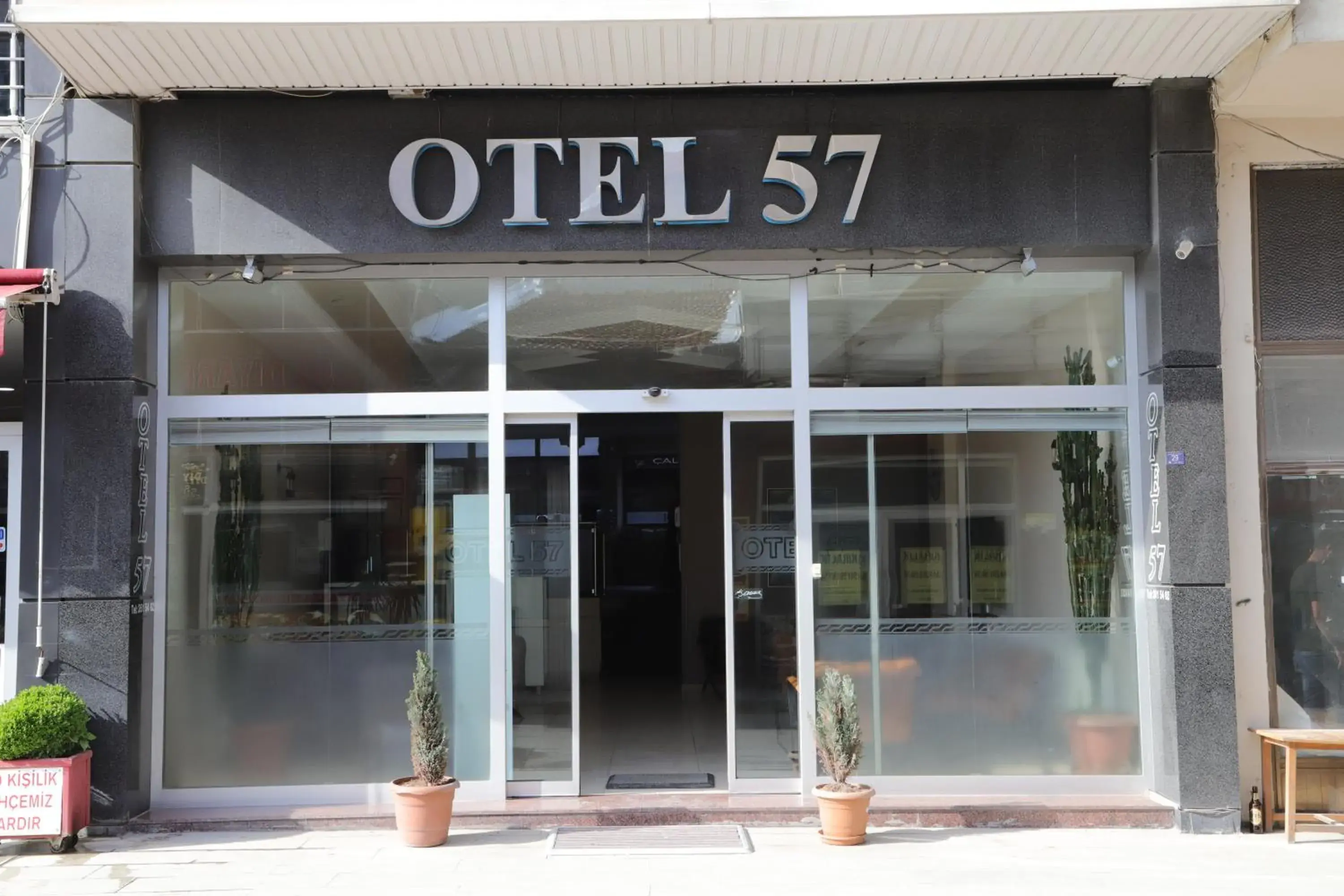 Facade/entrance in Otel 57 Facade/entrance in Otel 57