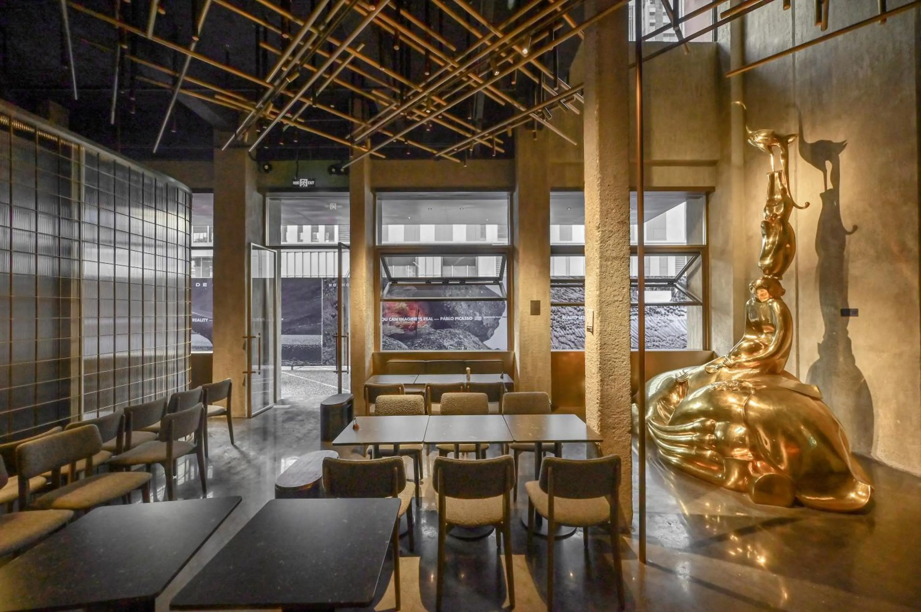 Restaurant/places to eat in NOA Hotel SHENZHEN LUOHU