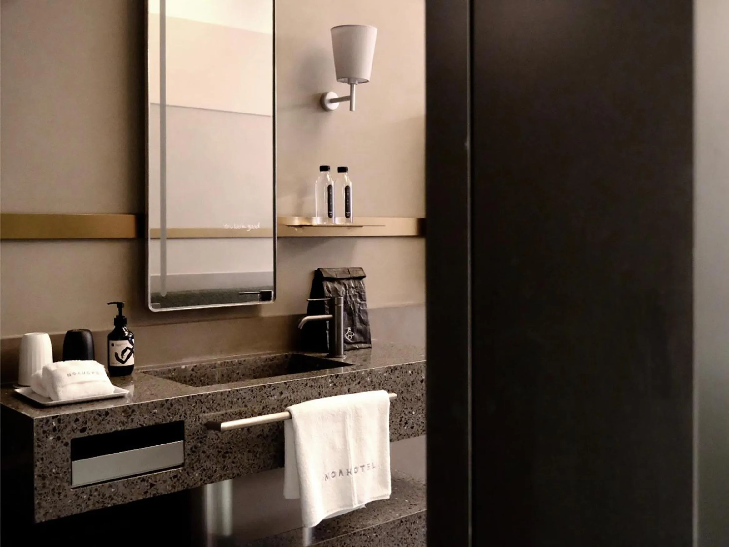 Bathroom in NOA Hotel SHENZHEN LUOHU