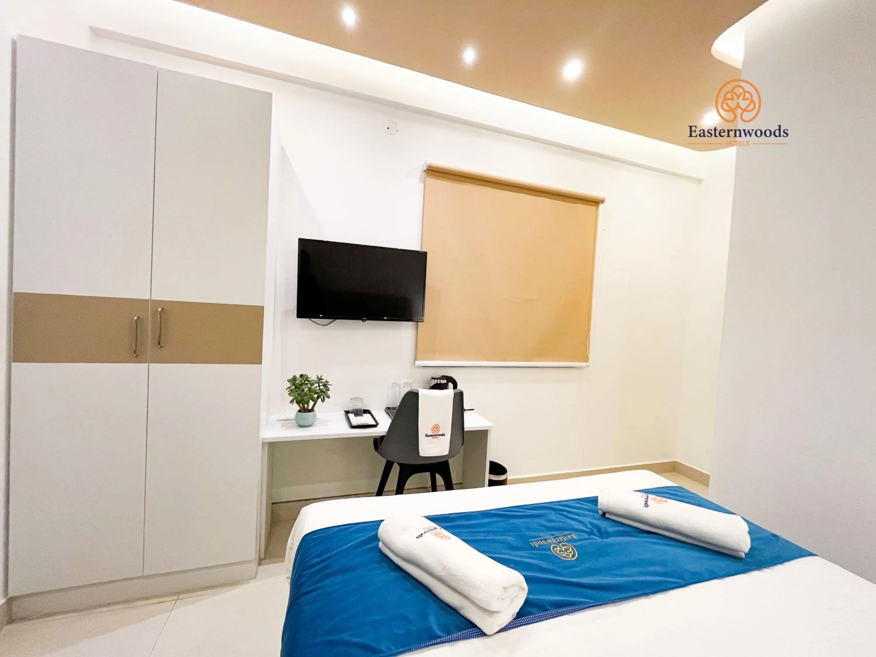 Bed in Easternwoods Hotels