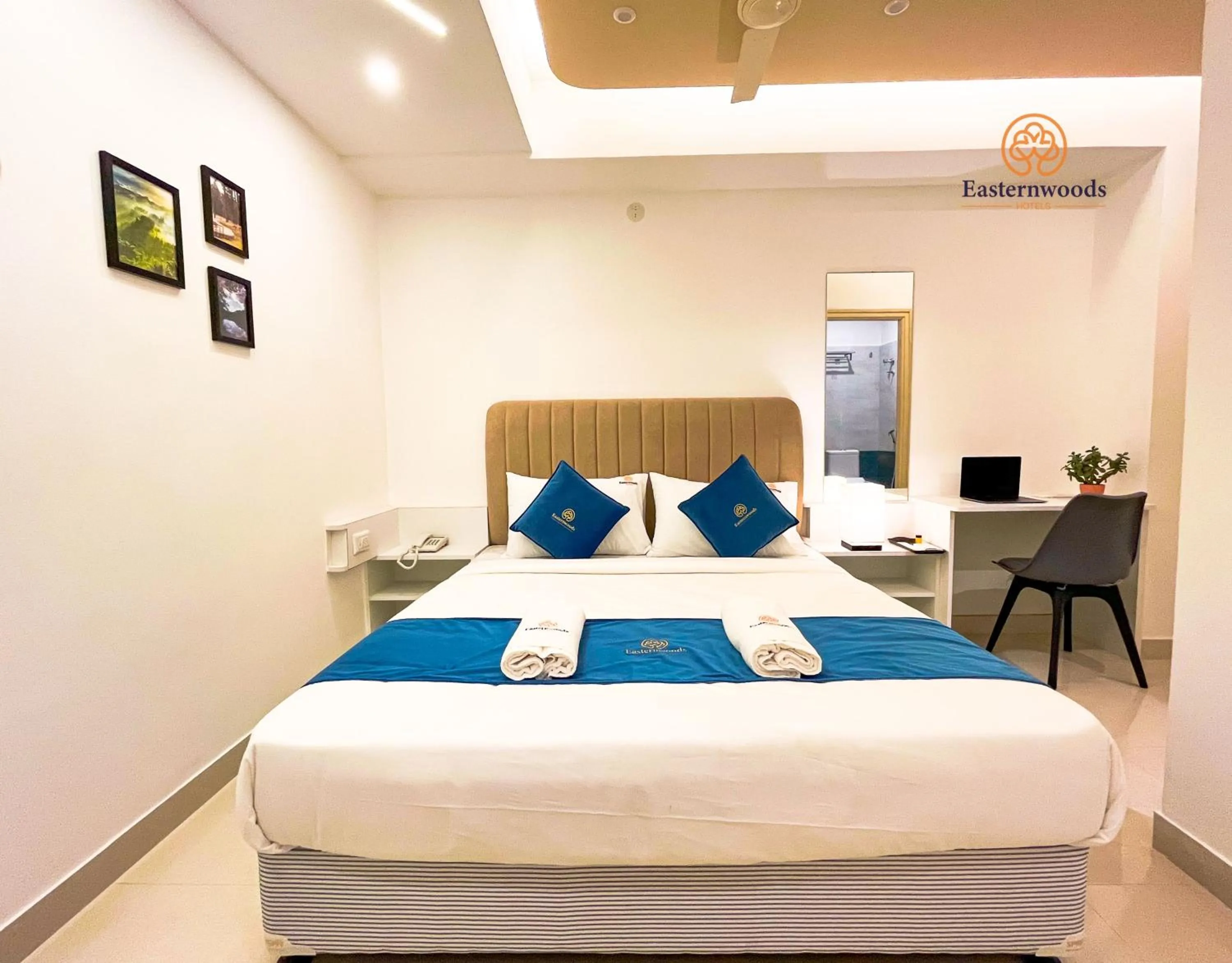 Bed in Easternwoods Hotels