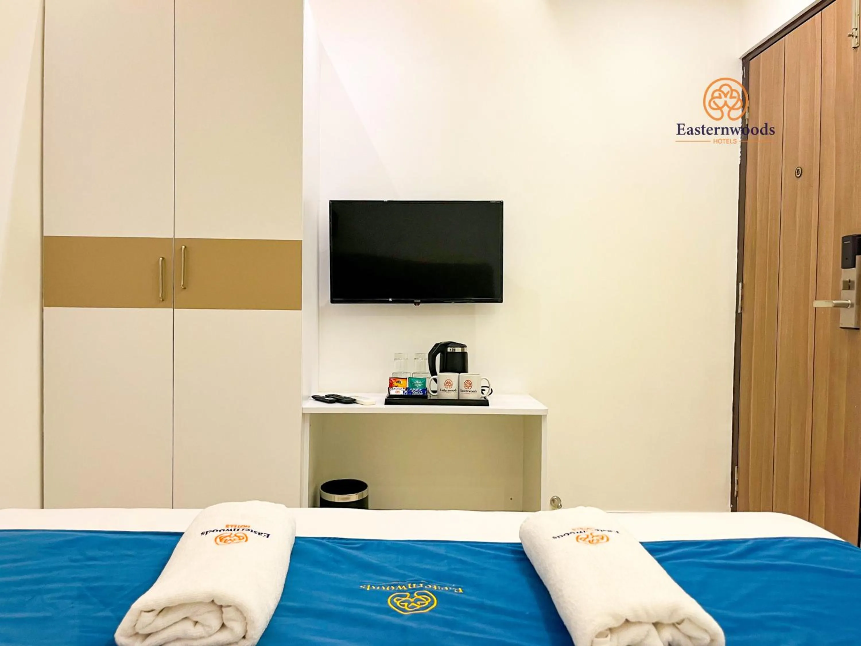 Bed in Easternwoods Hotels