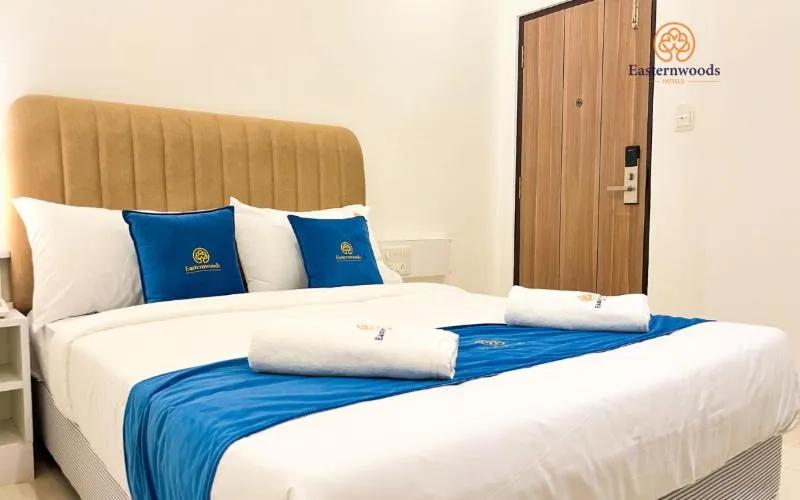 Bed in Easternwoods Hotels