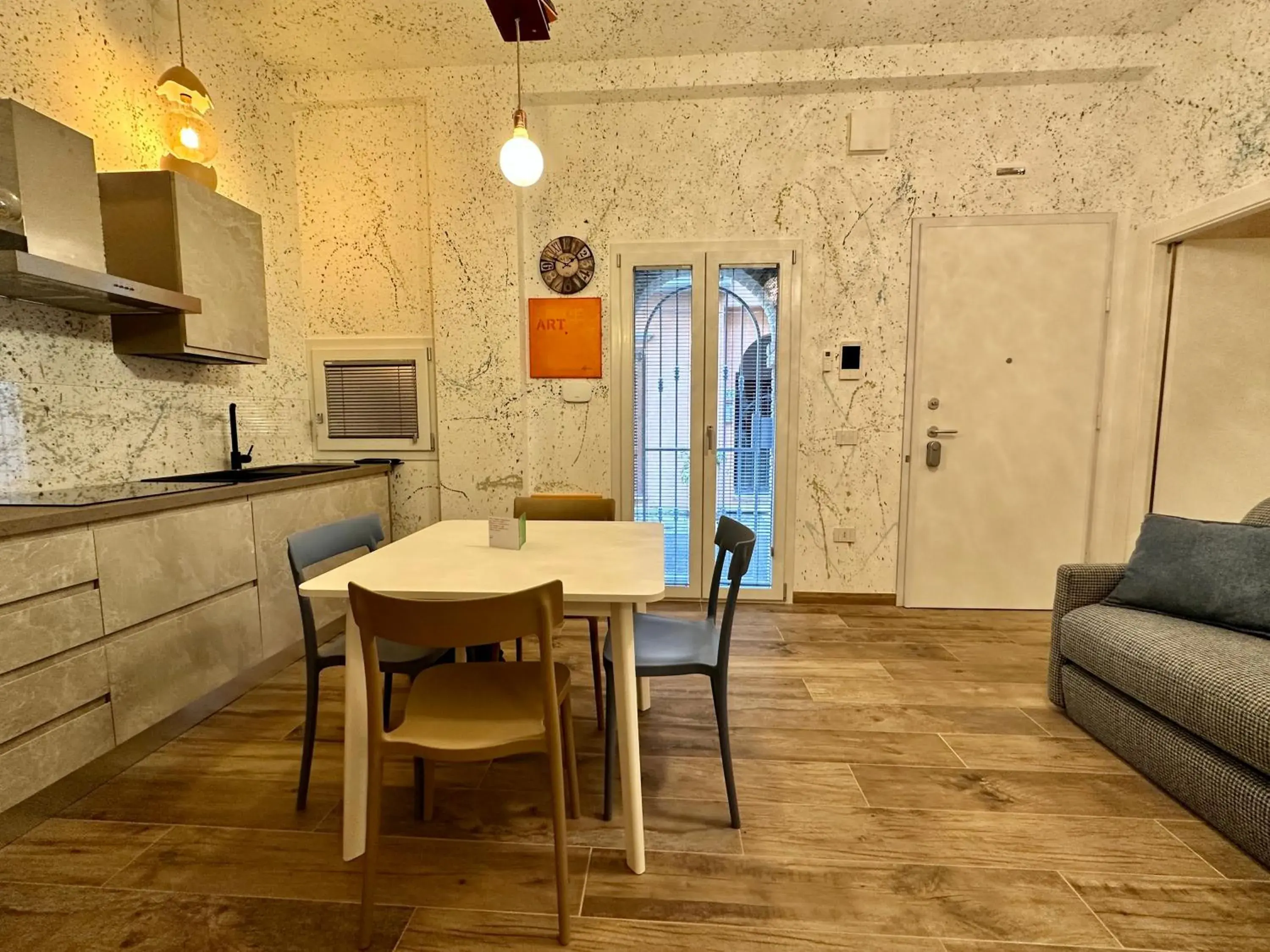 One-Bedroom Apartment in Happiness Suite Gallery - Appartamento con Sauna - Bed Art Relaxing Suite One-Bedroom Apartment in Happiness Suite Gallery - Appartamento con Sauna - Bed Art Relaxing Suite