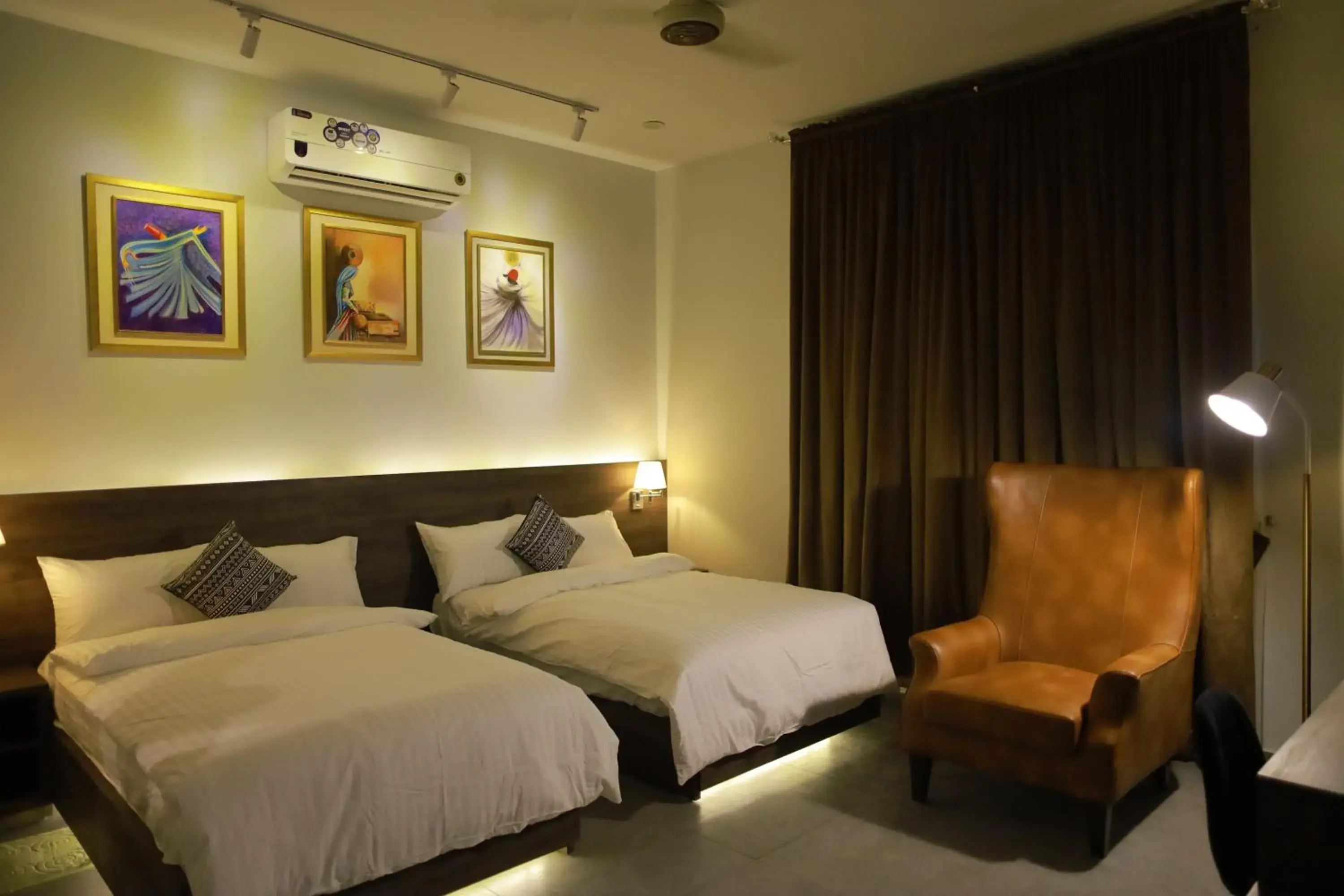 Deluxe King Room in Sunset BnB Deluxe King Room in Sunset BnB