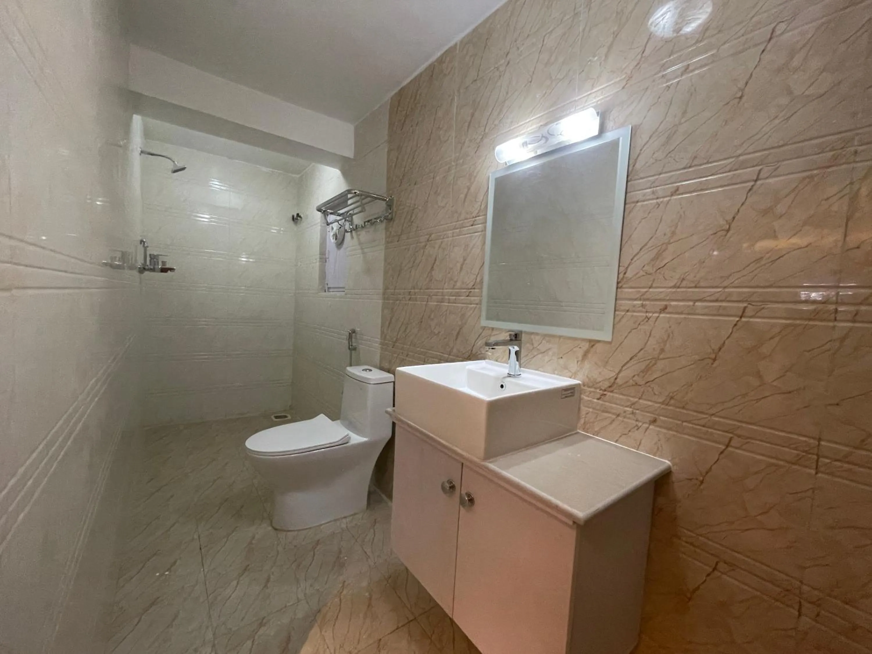 Shower in Hotel Elegant Kathmandu Inn