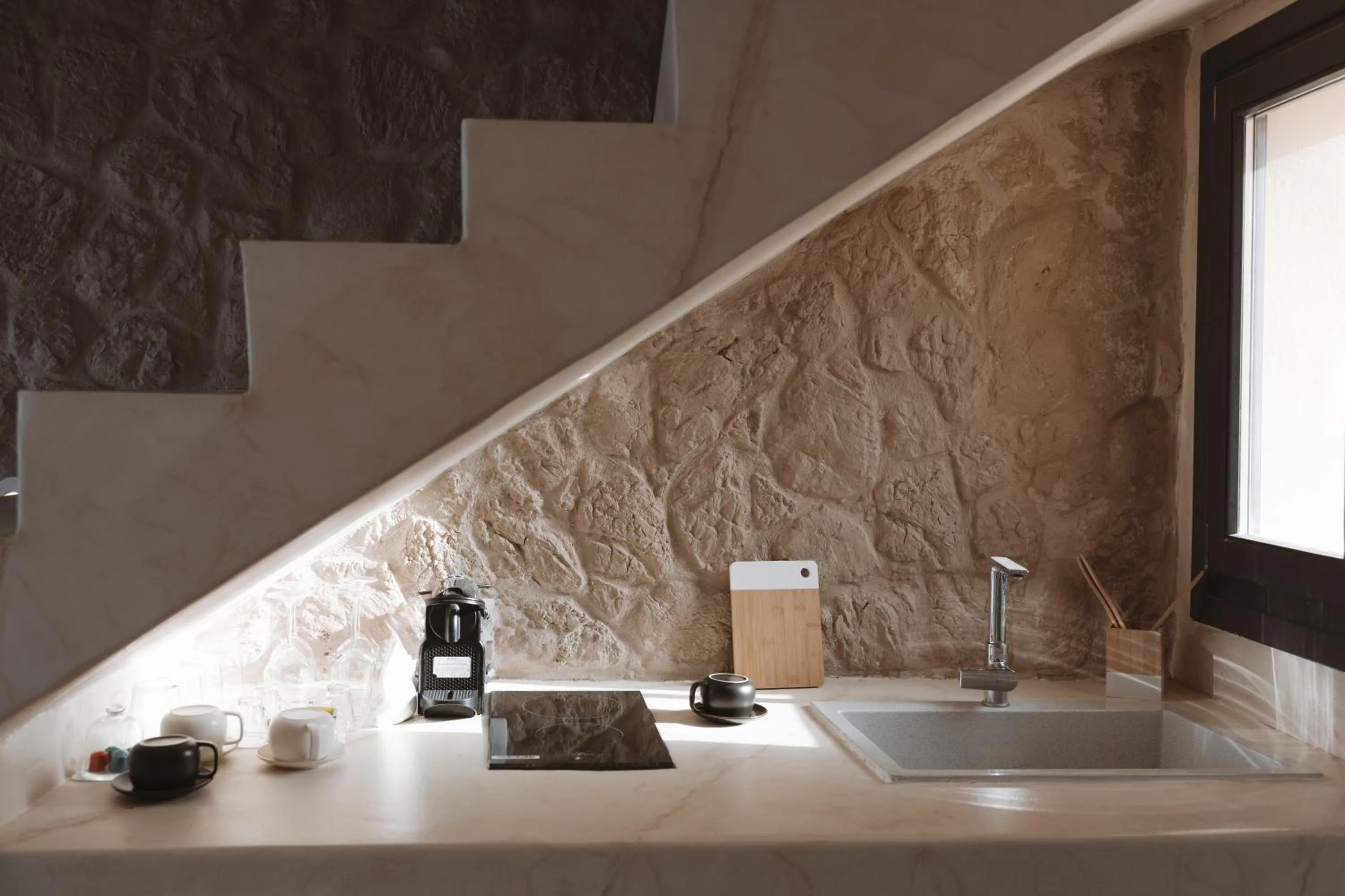 Kitchen or kitchenette in Pnoe Luxury Suites