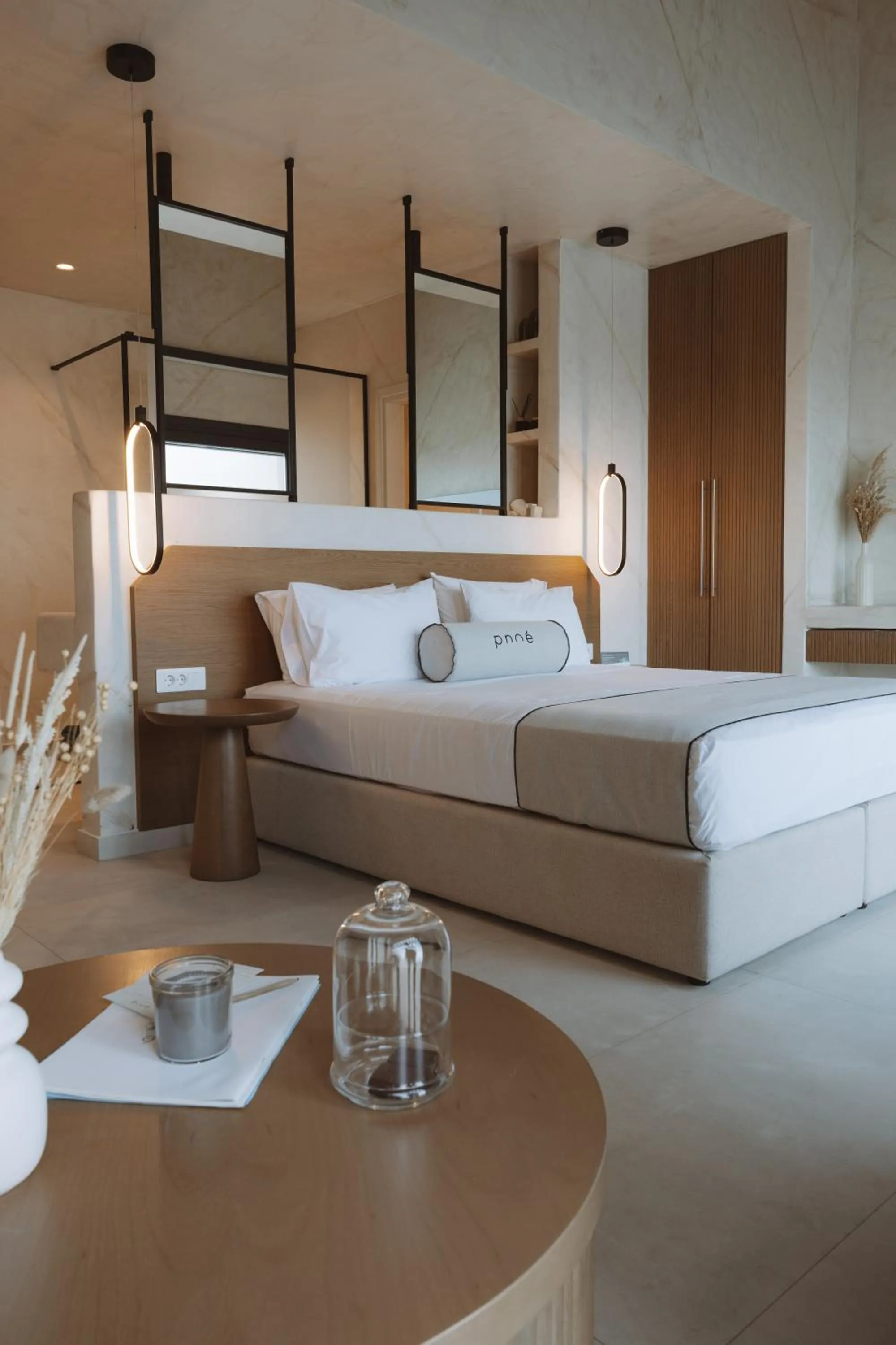 Bed in Pnoe Luxury Suites