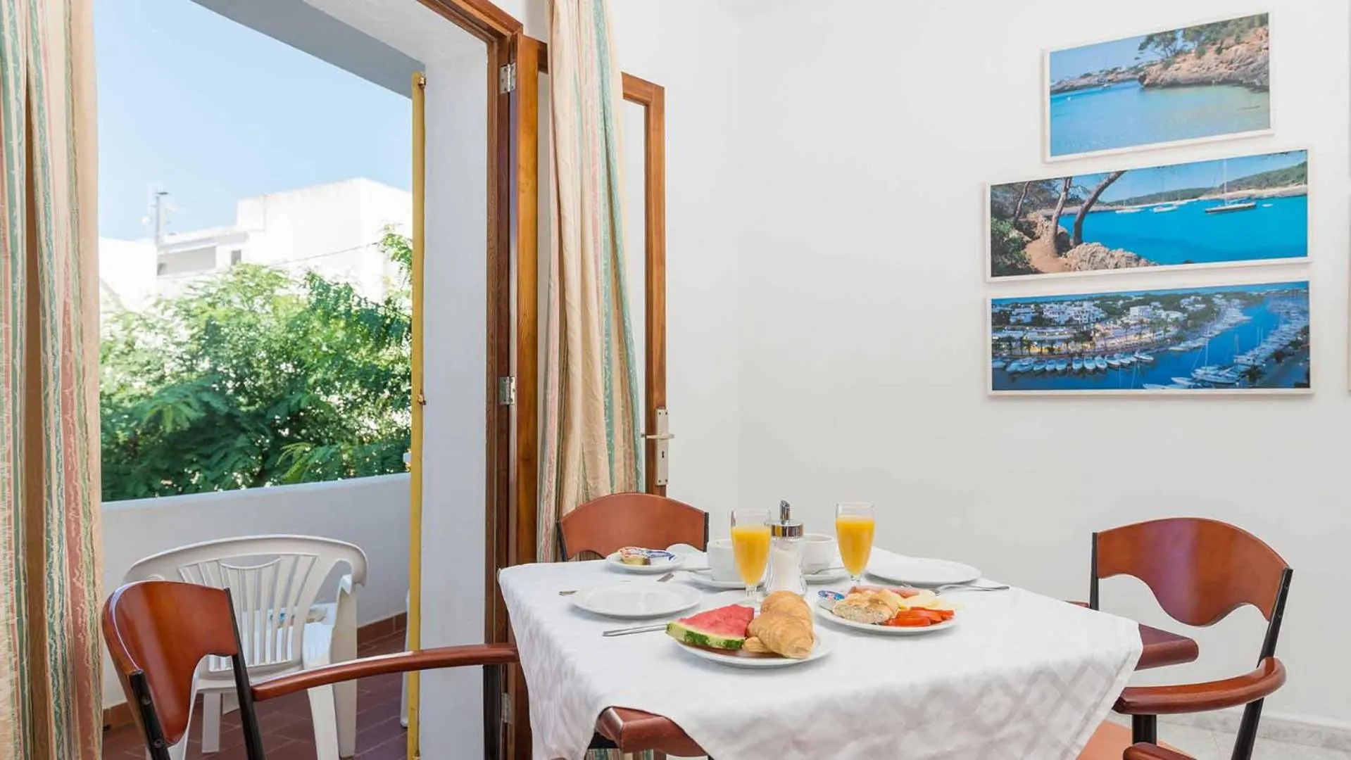 Buffet breakfast in Hostal San Francisco