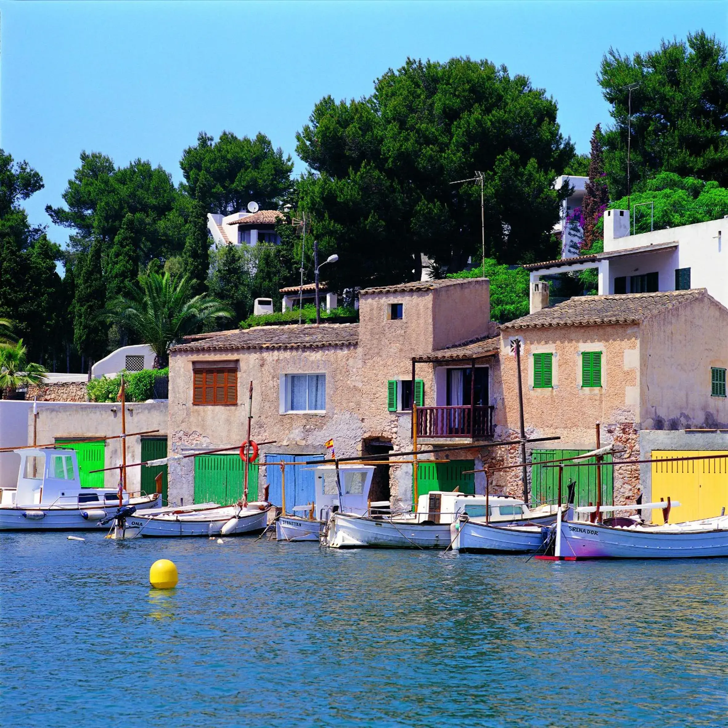 Property building in Hostal San Francisco Property building in Hostal San Francisco