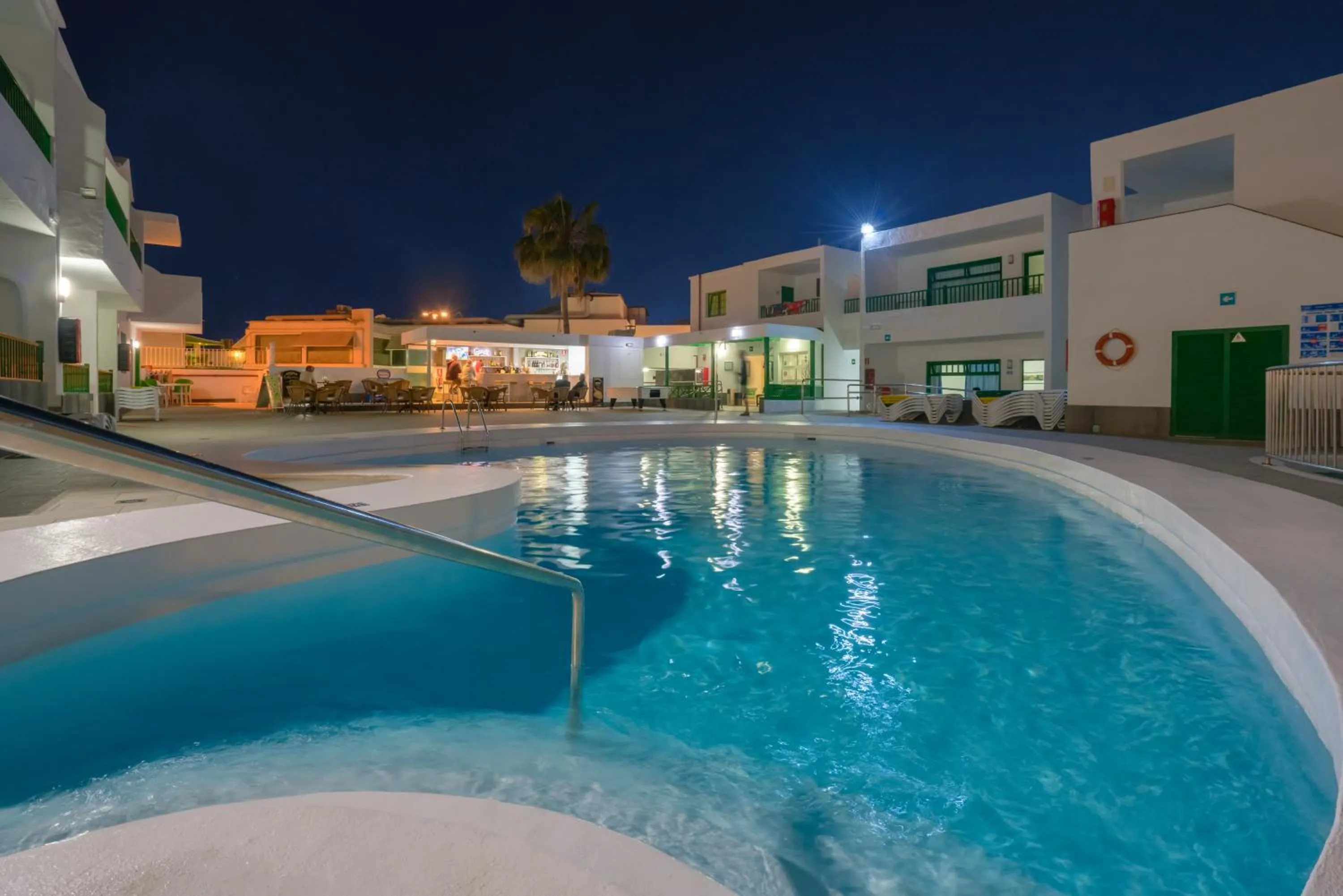 Night in Apartamentos Elena