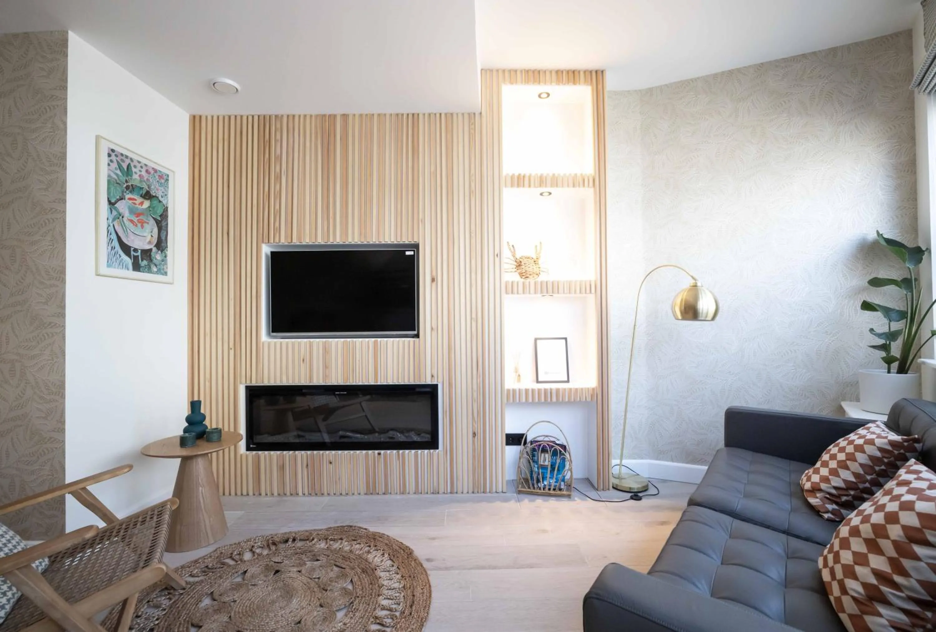 Living room in Modern two bedroom apartment close to the beach