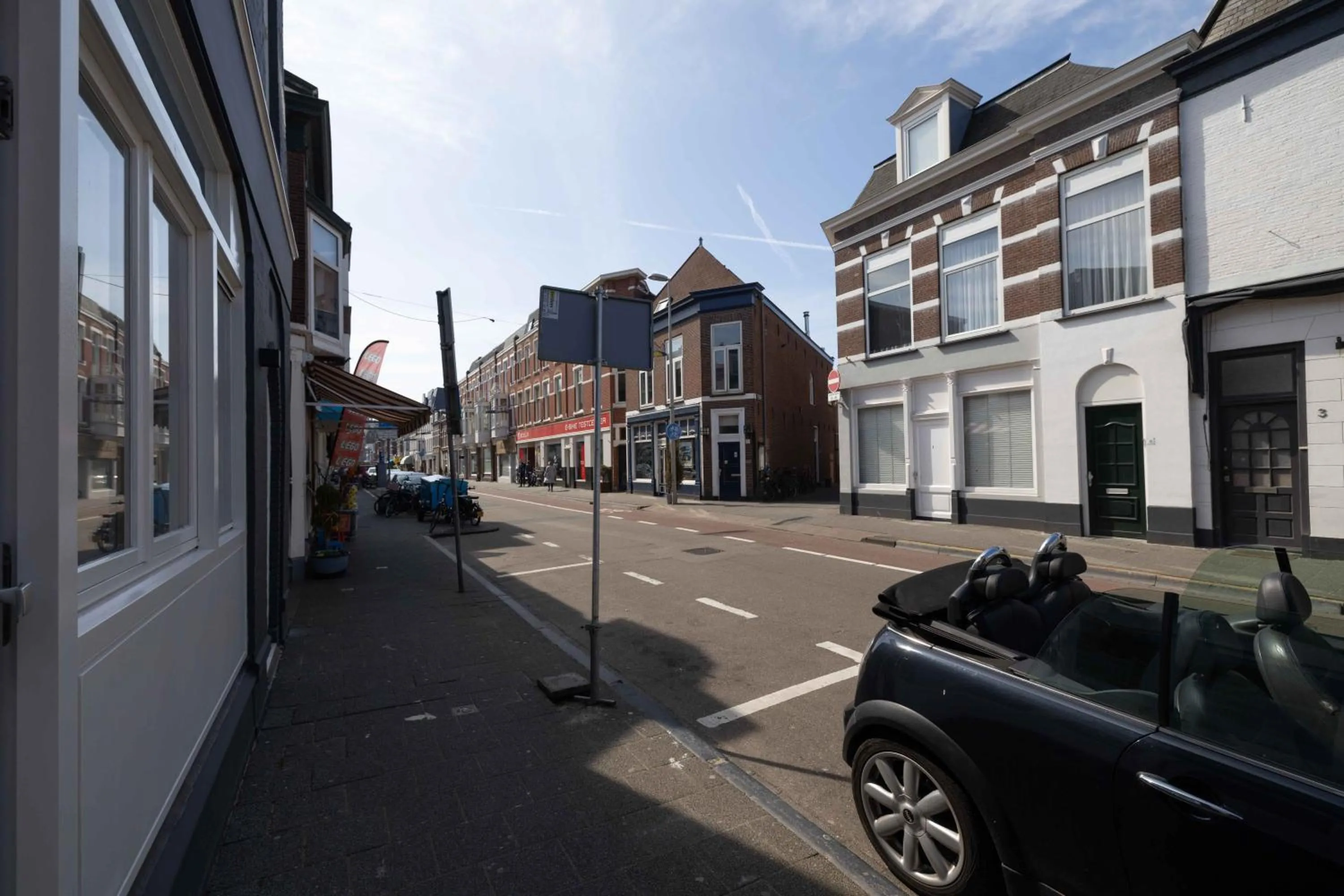 Street view in Modern two bedroom apartment close to the beach