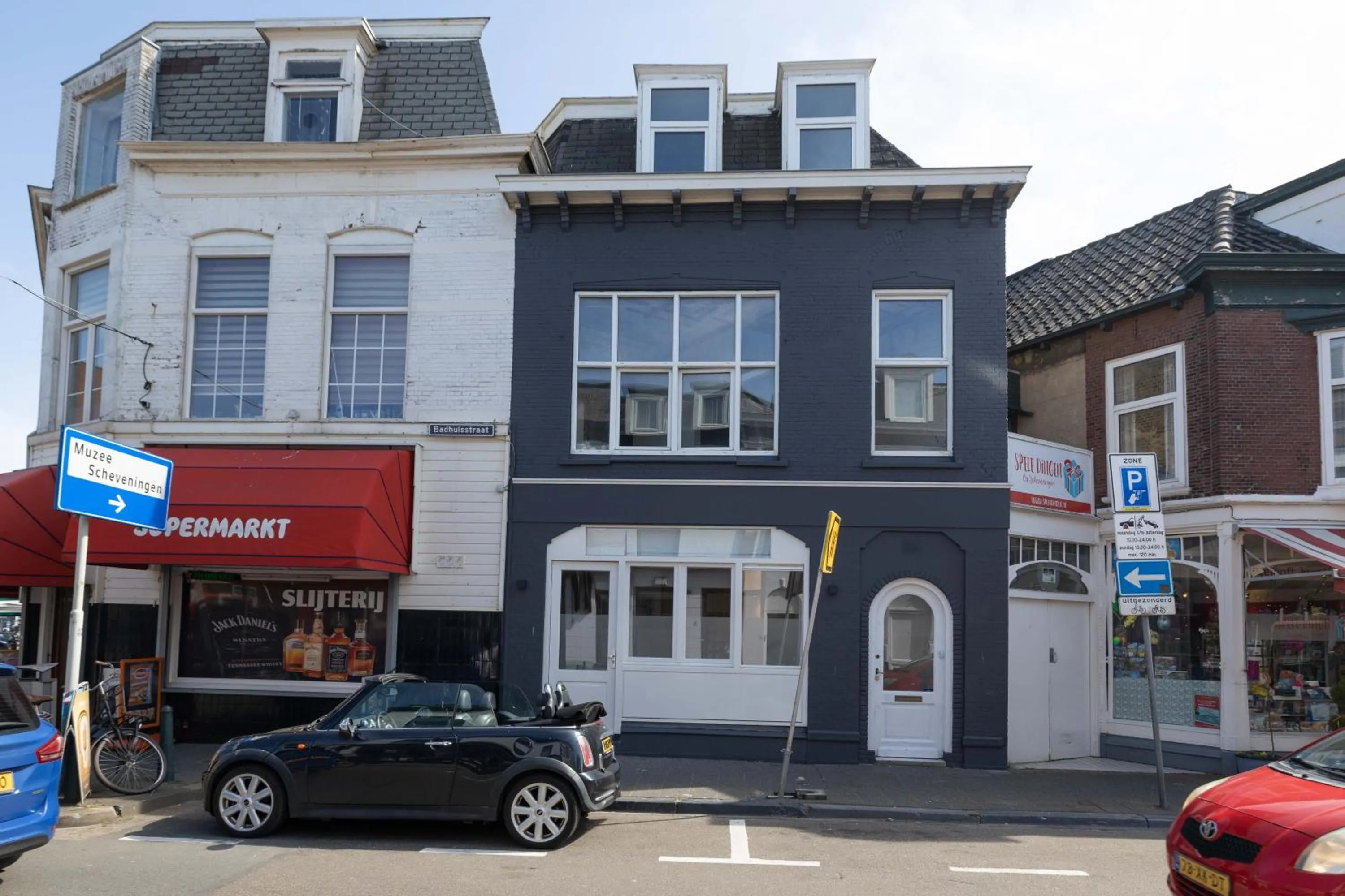 Property building in Modern two bedroom apartment close to the beach