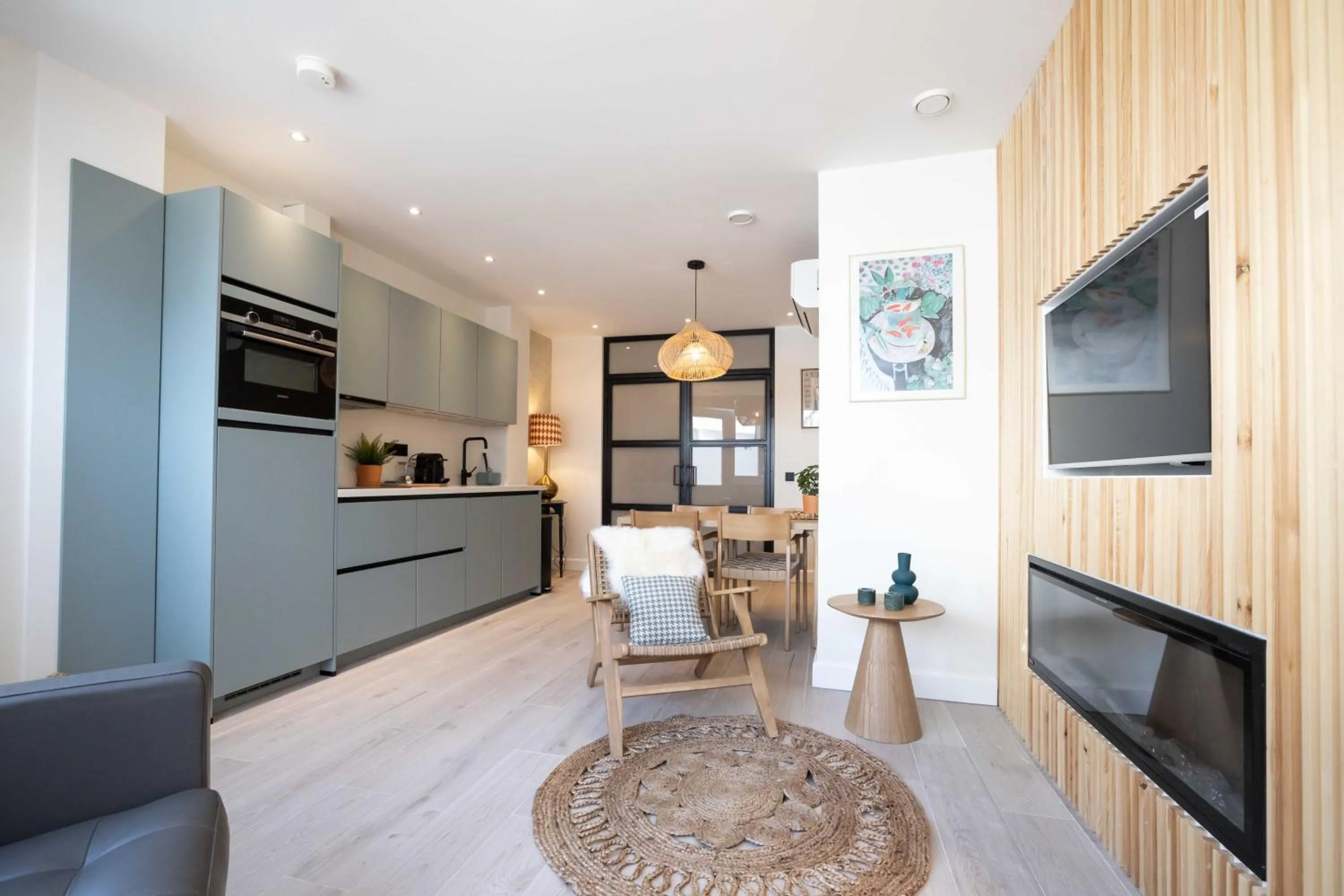 Living room in Modern two bedroom apartment close to the beach