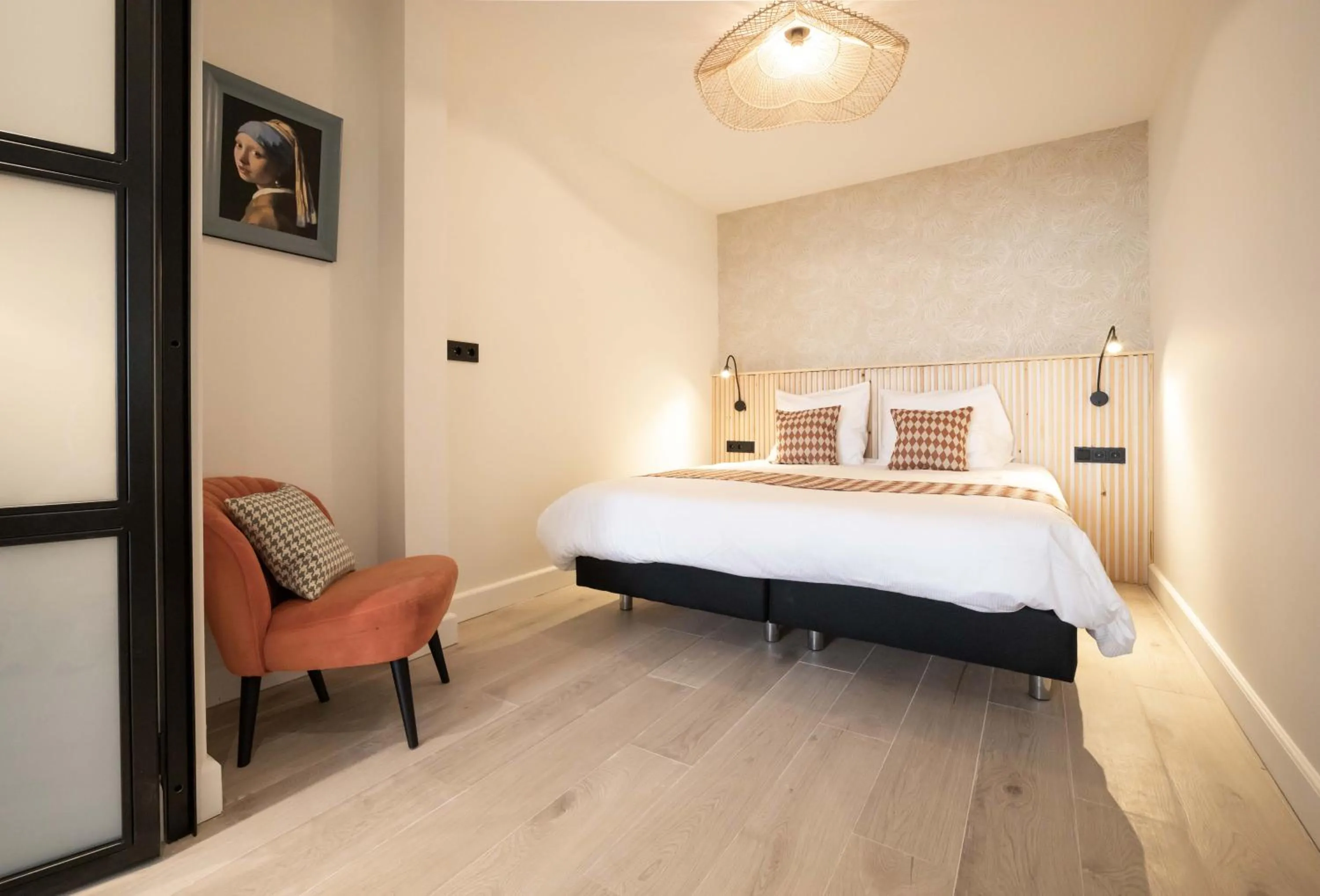 Bed in Modern two bedroom apartment close to the beach