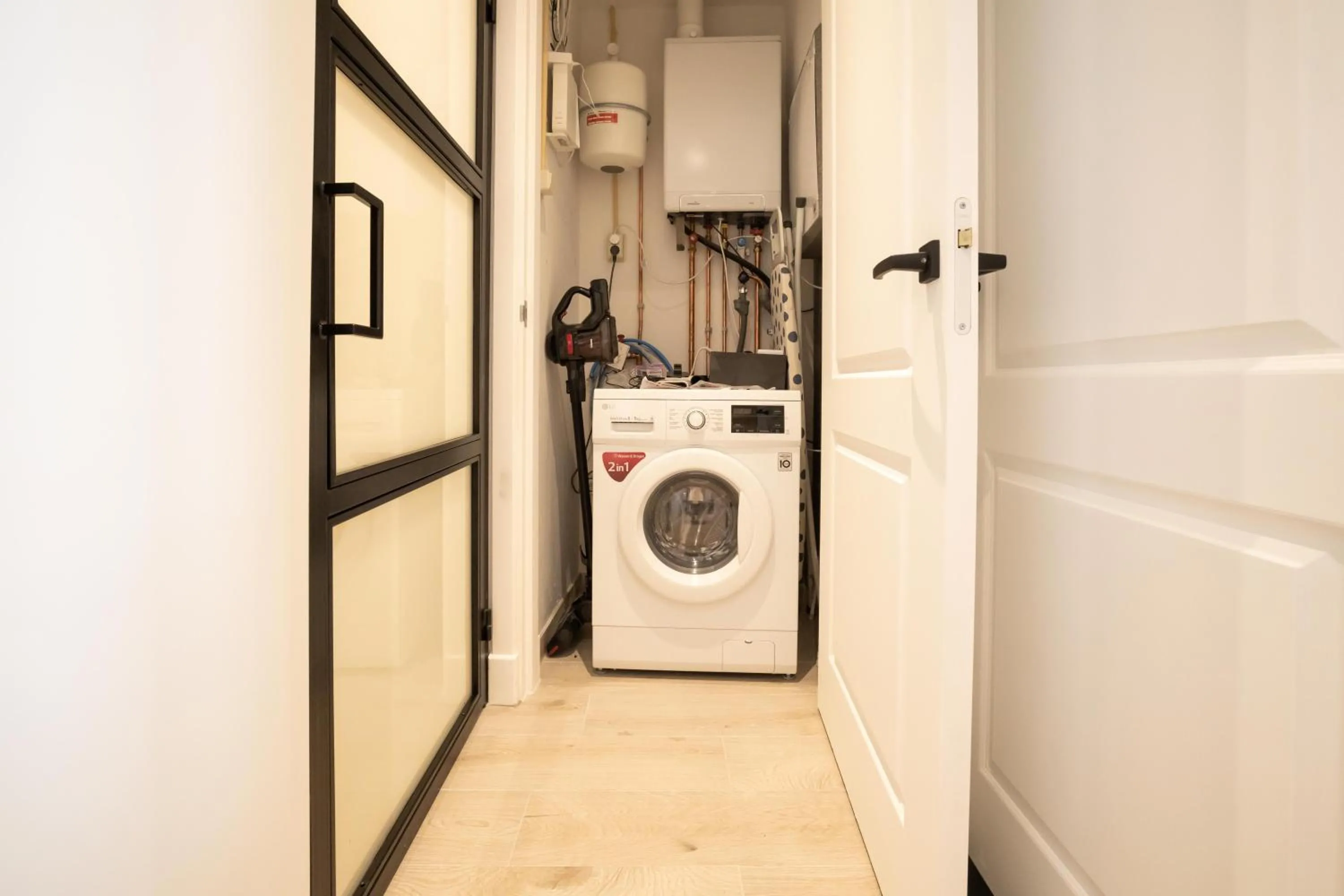 washing machine in Modern two bedroom apartment close to the beach