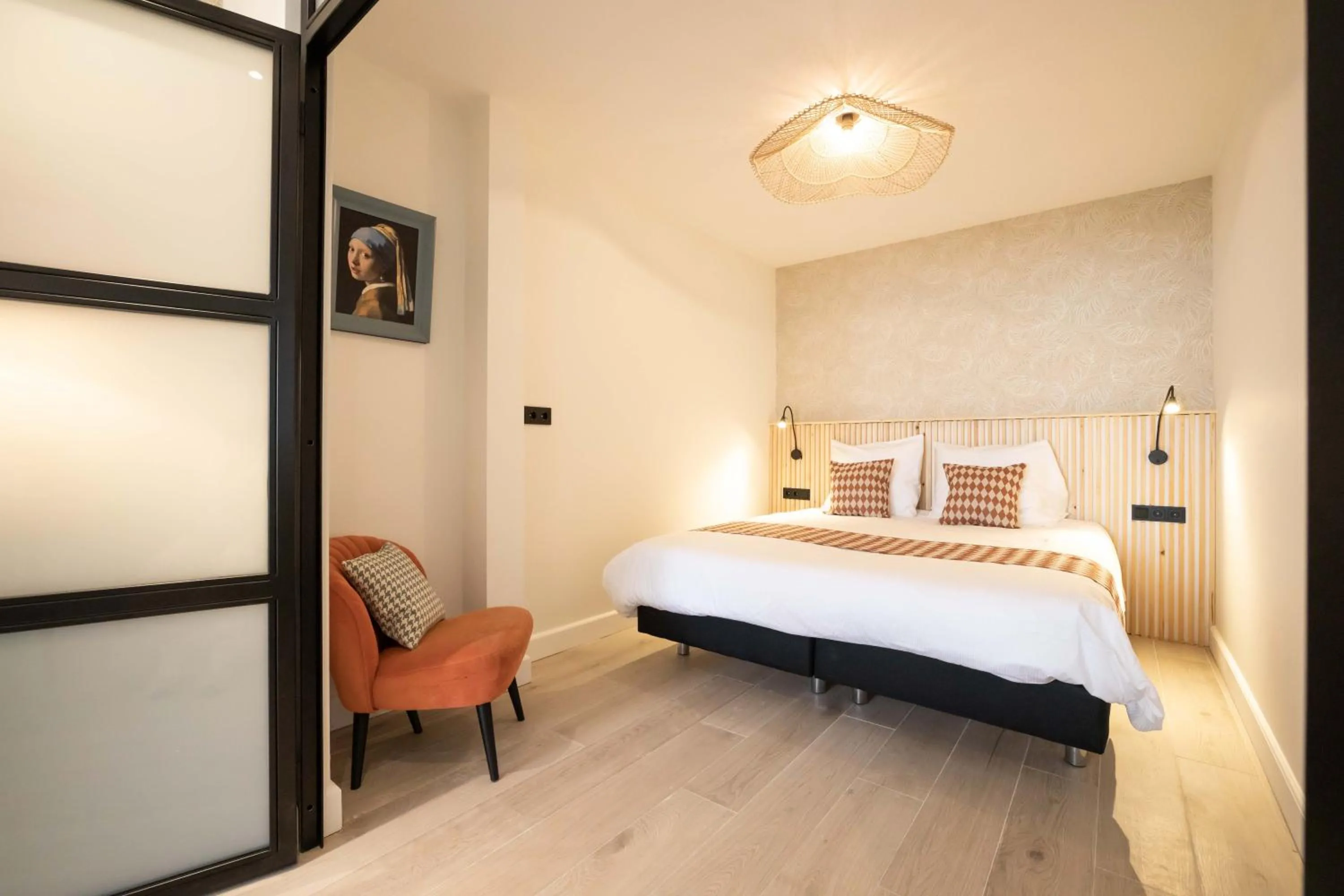 Bed in Modern two bedroom apartment close to the beach