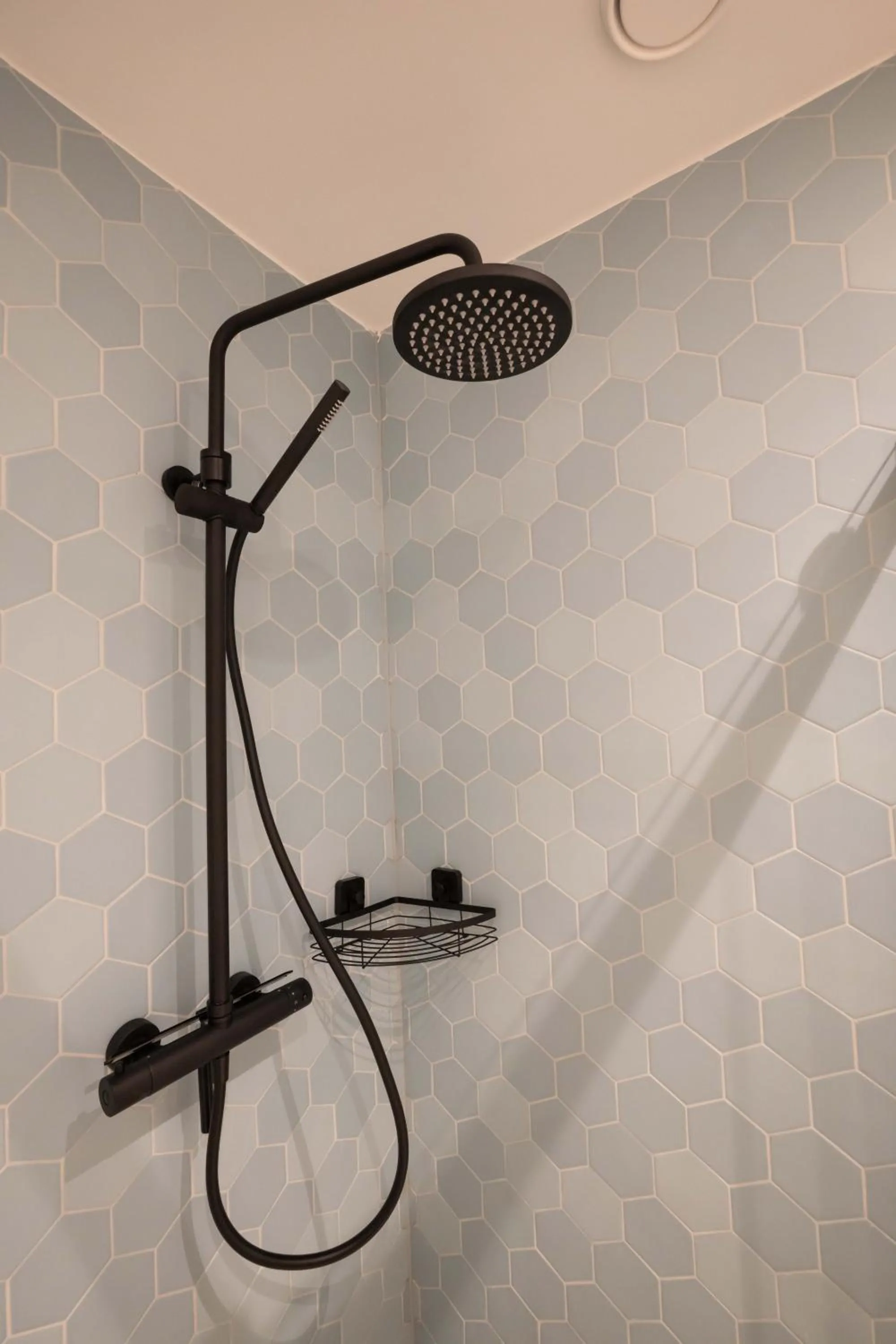 Shower in Modern two bedroom apartment close to the beach