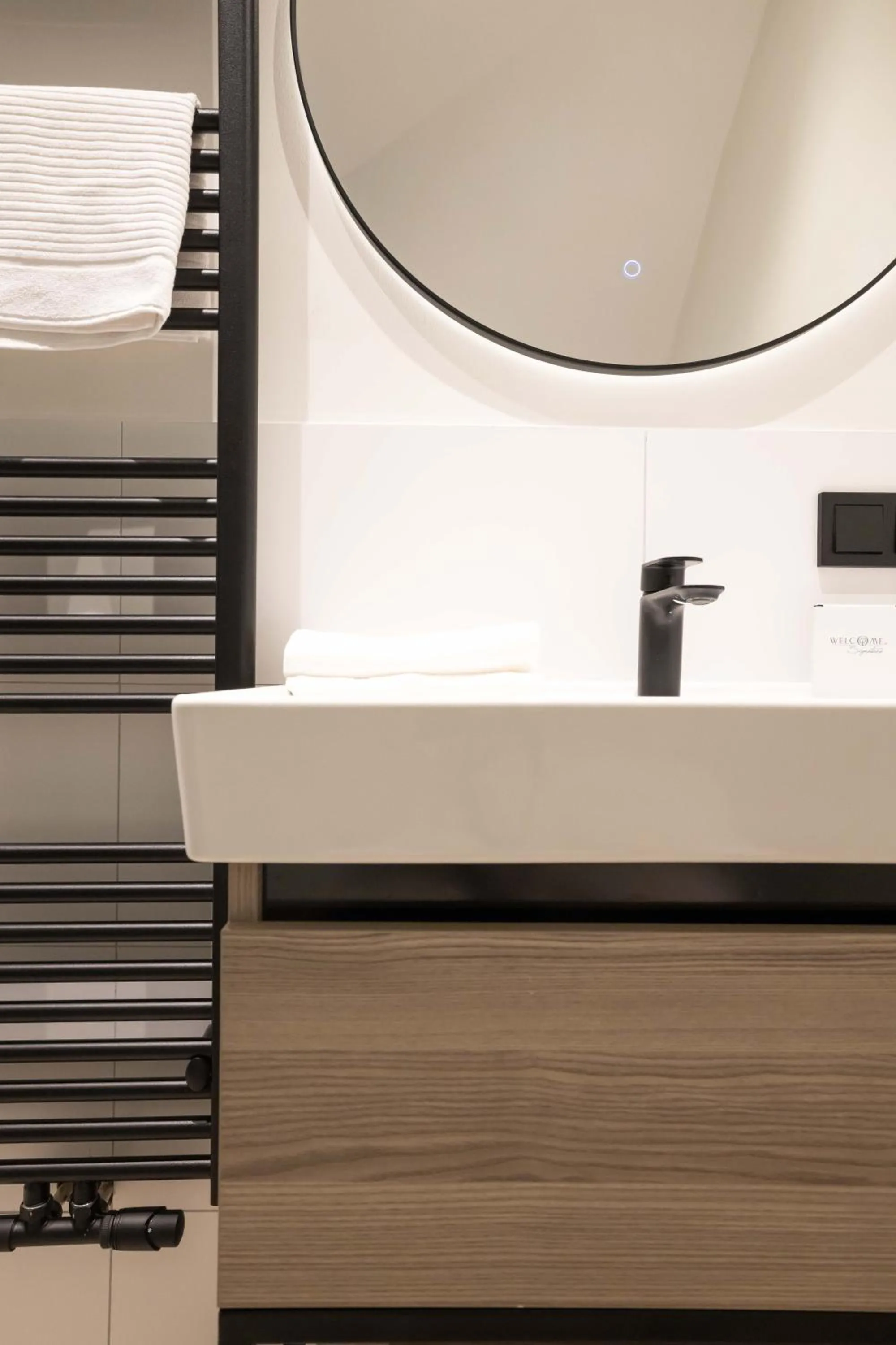 Bathroom in Modern two bedroom apartment close to the beach